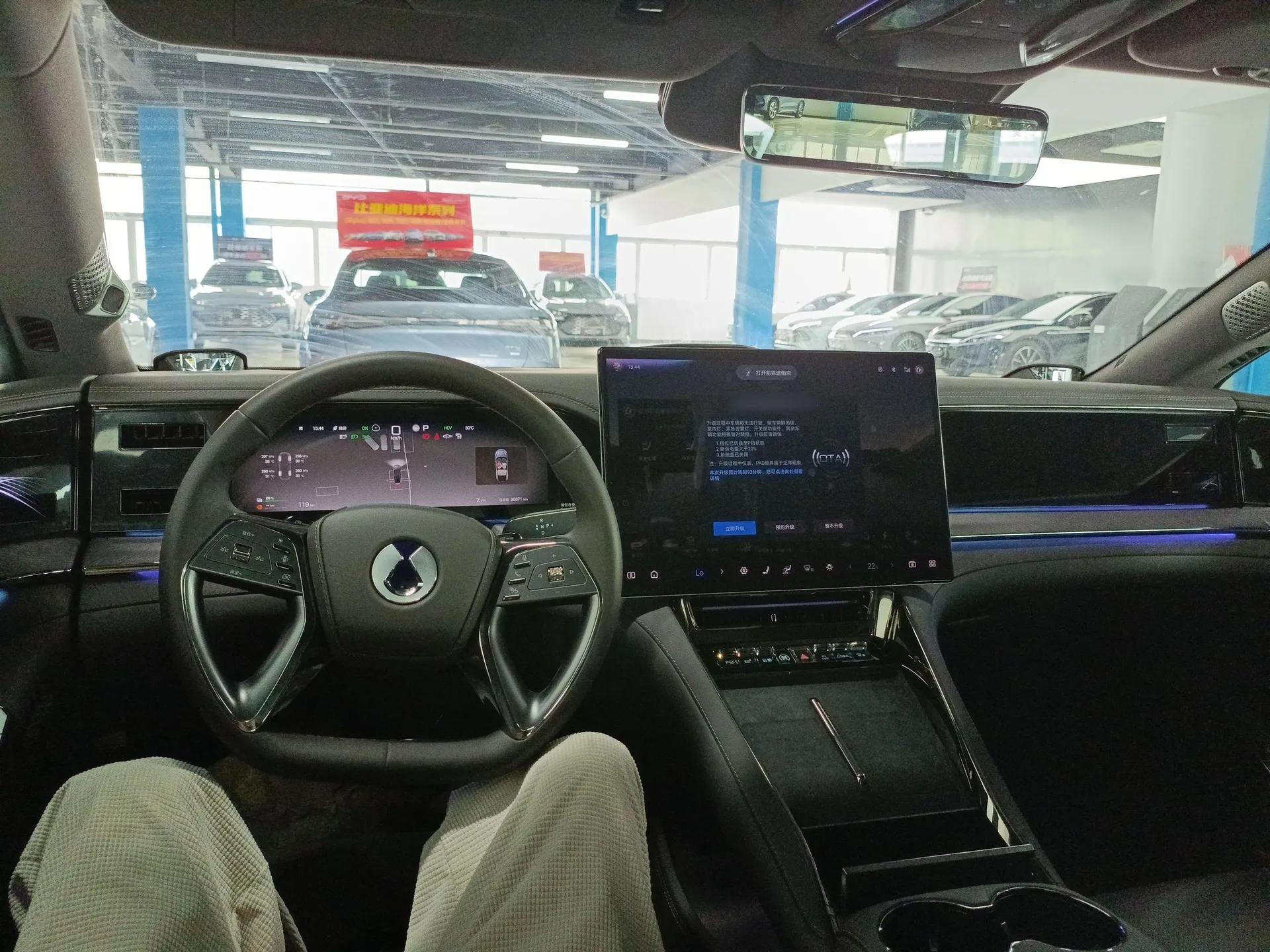 Denza Z9 2024 1100 km Four-Wheel Drive Max Version — миниатюра 13
