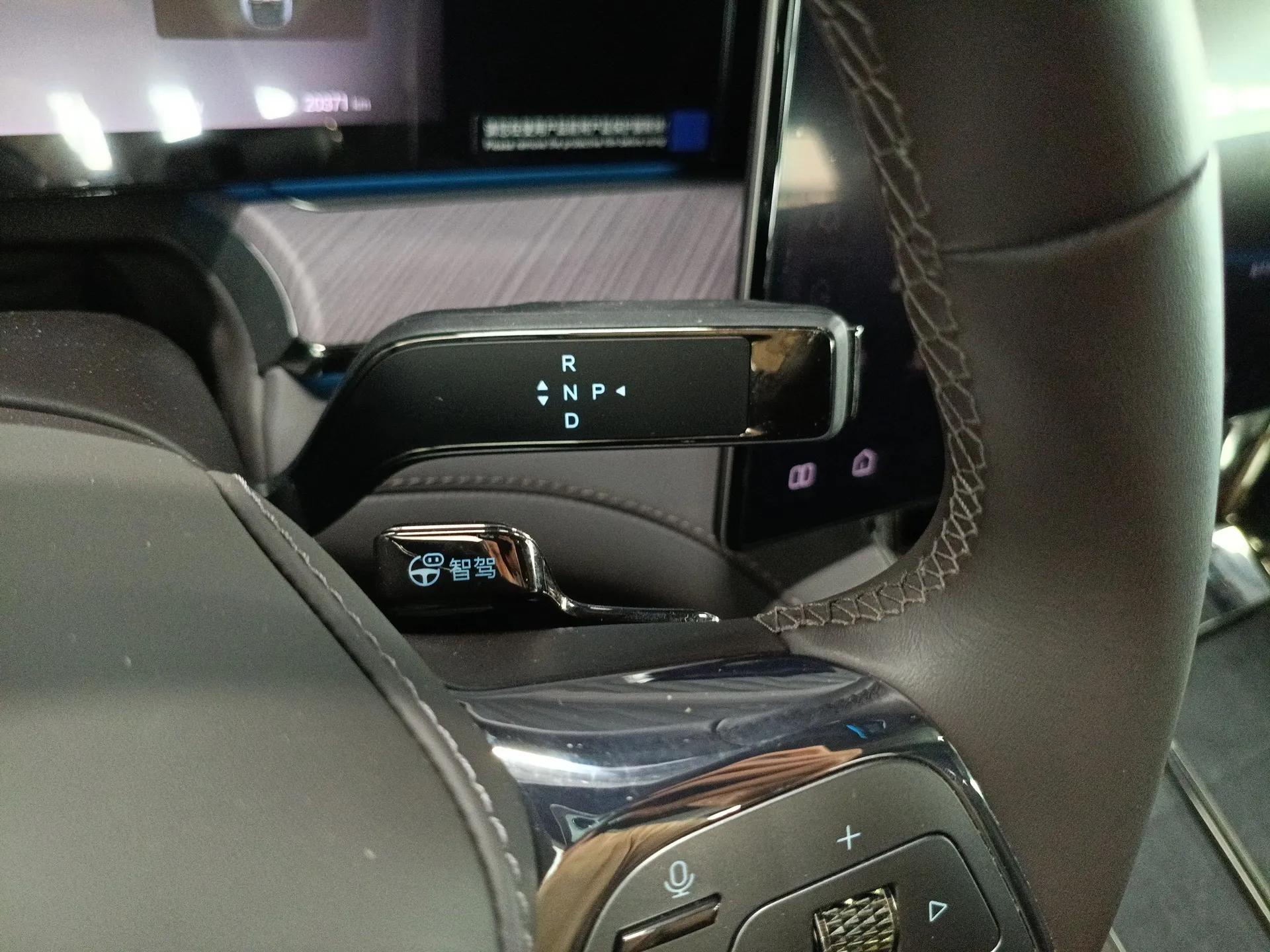 Denza Z9 2024 1100 km Four-Wheel Drive Max Version — миниатюра 17