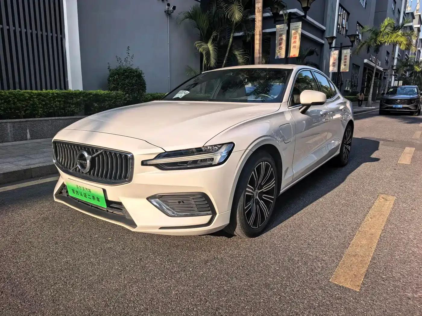 2021 Volvo S60 Plug-in Hybrid T8 E-Drive Hybrid AWD Inscription Luxury Edition — миниатюра 1