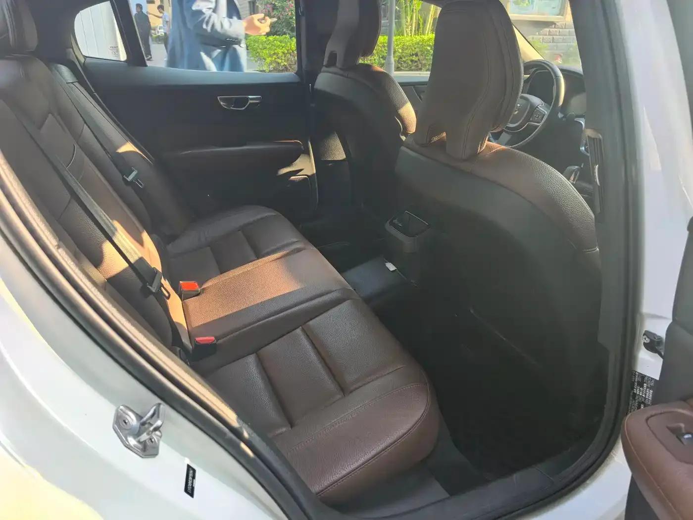 2021 Volvo S60 Plug-in Hybrid T8 E-Drive Hybrid AWD Inscription Luxury Edition — миниатюра 5