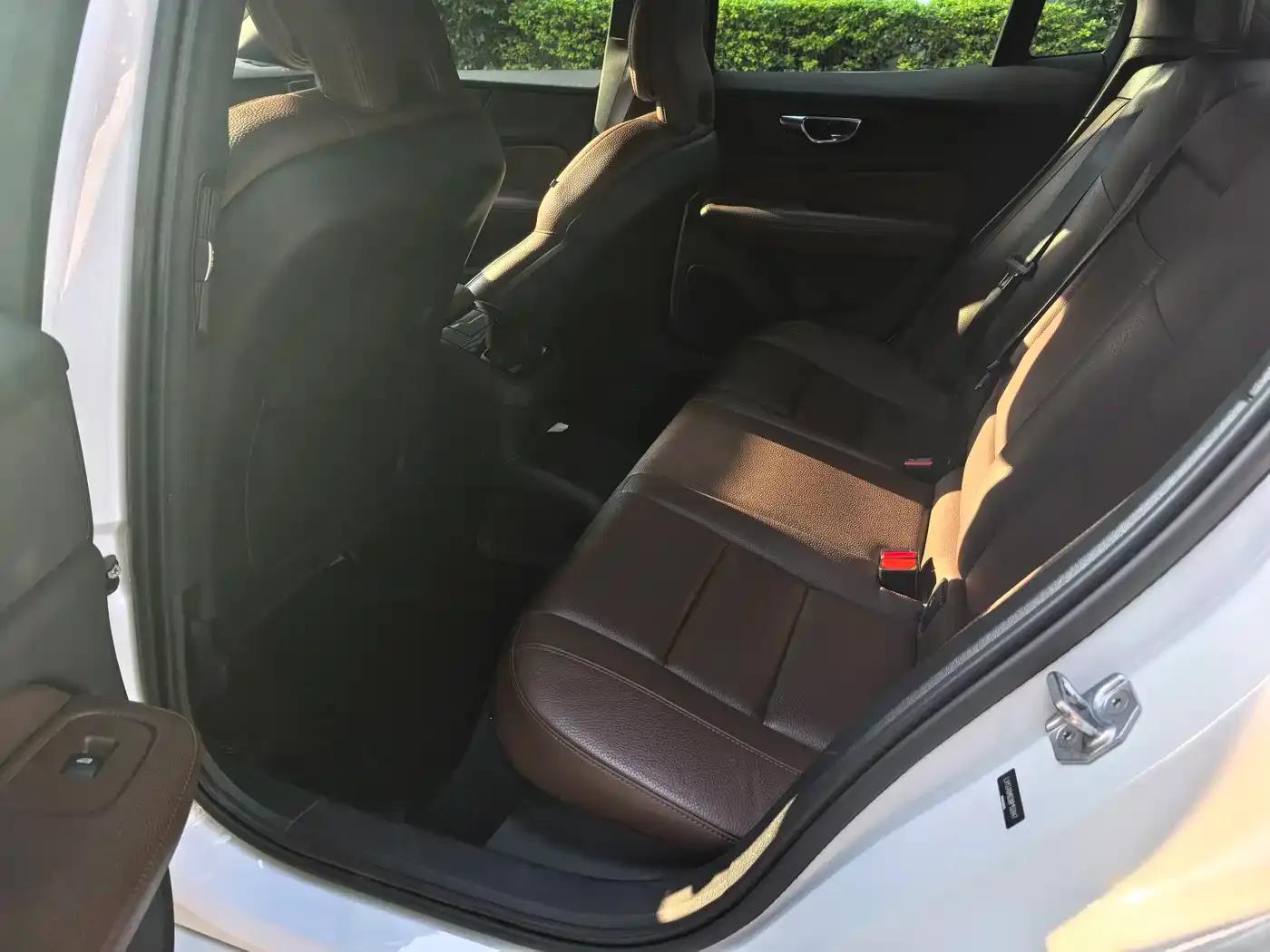 2021 Volvo S60 Plug-in Hybrid T8 E-Drive Hybrid AWD Inscription Luxury Edition — миниатюра 7