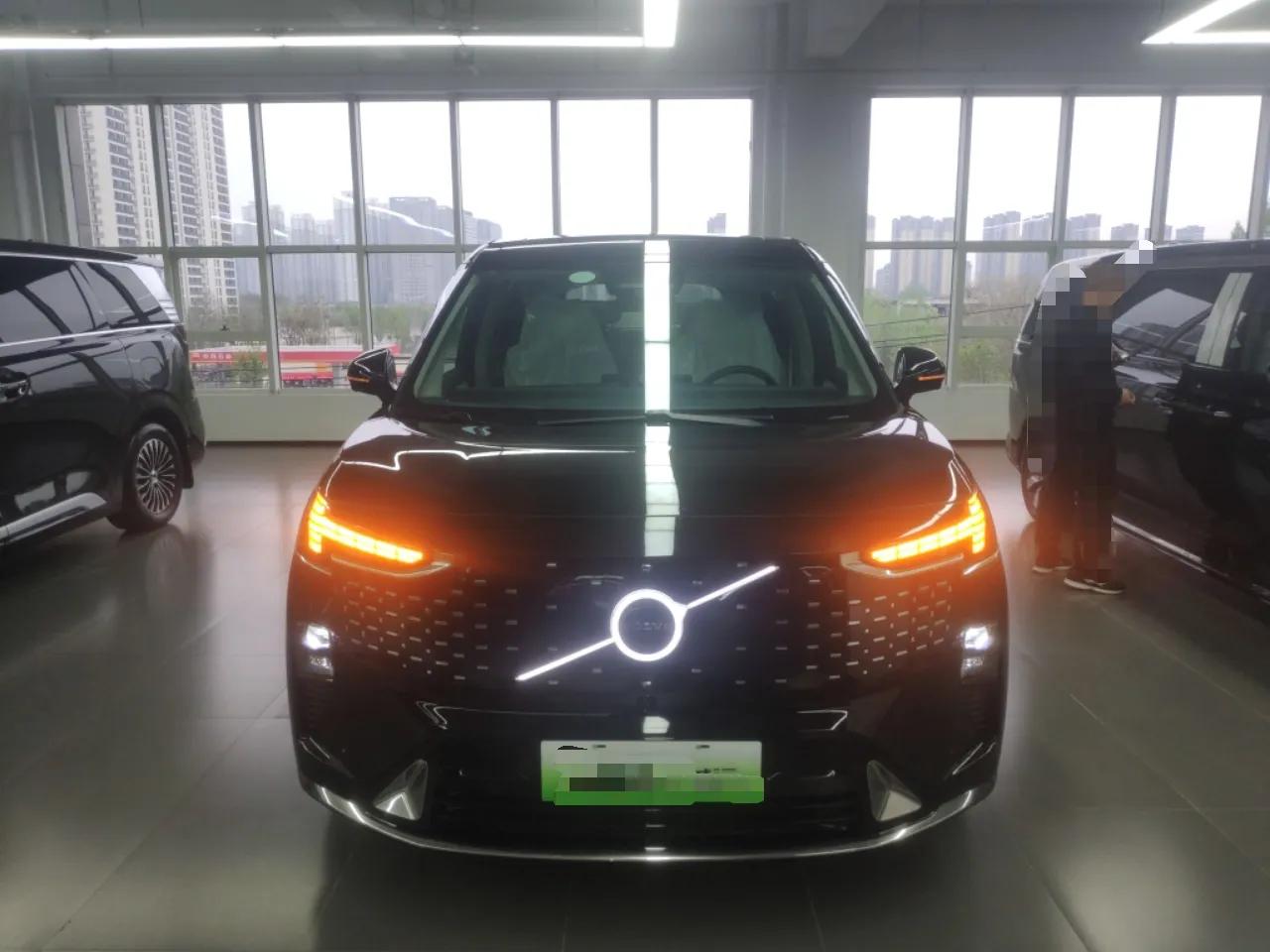 Volvo EM90 2025 Ultra Six-Seater — миниатюра 2
