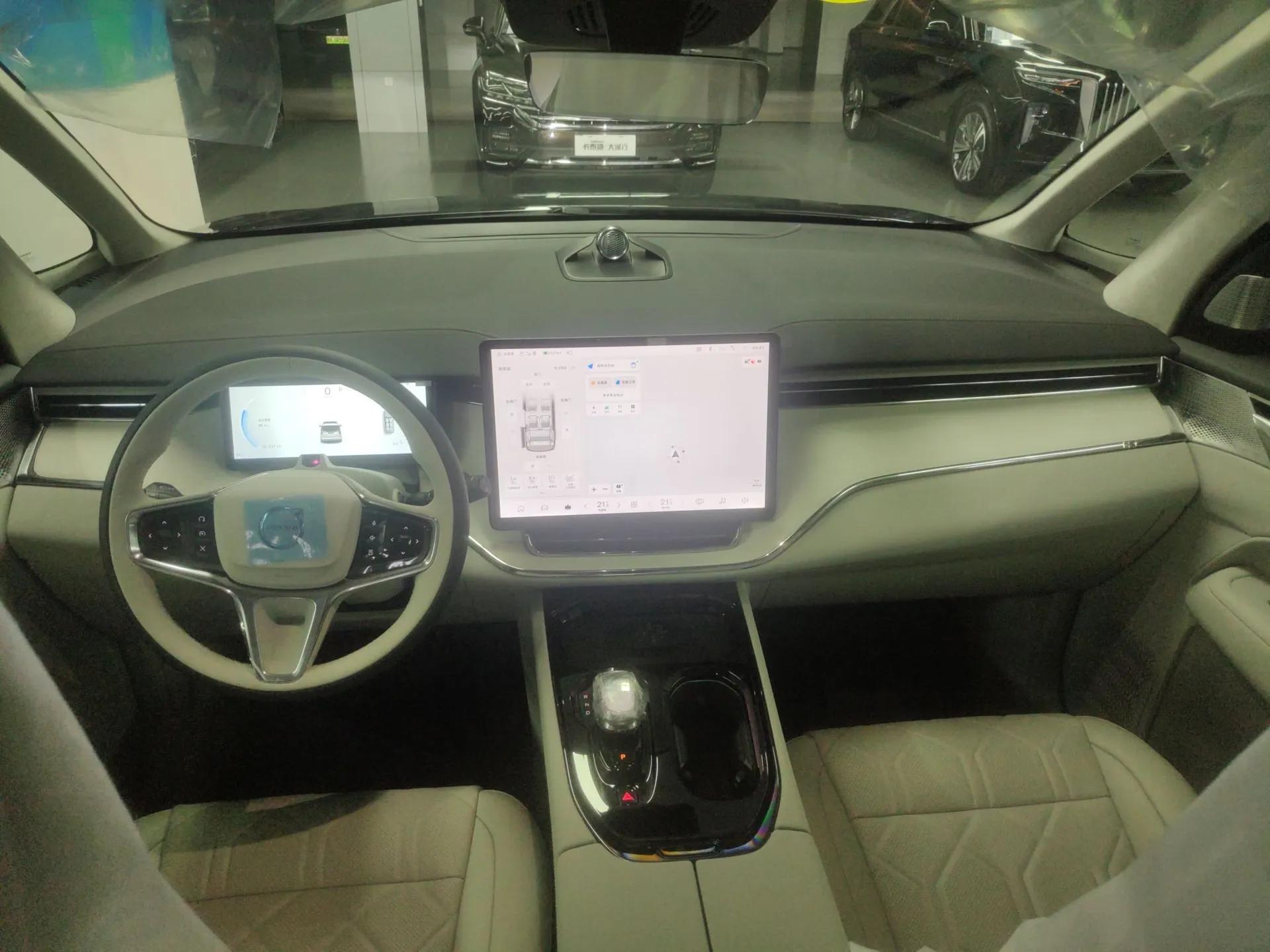 Volvo EM90 2025 Ultra Six-Seater — миниатюра 13