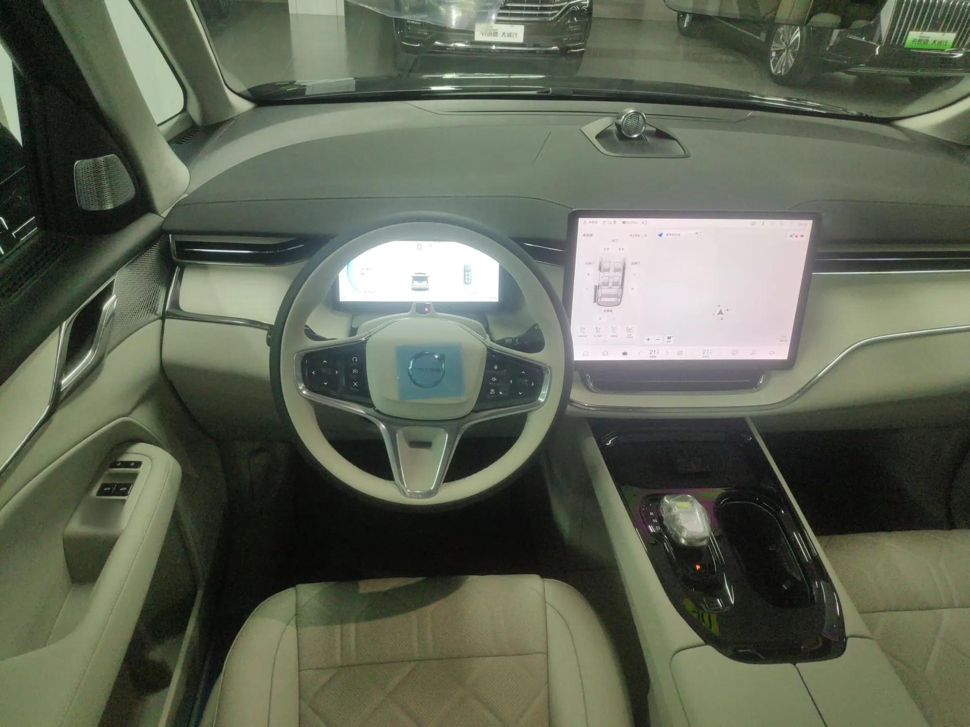Volvo EM90 2025 Ultra Six-Seater — миниатюра 14
