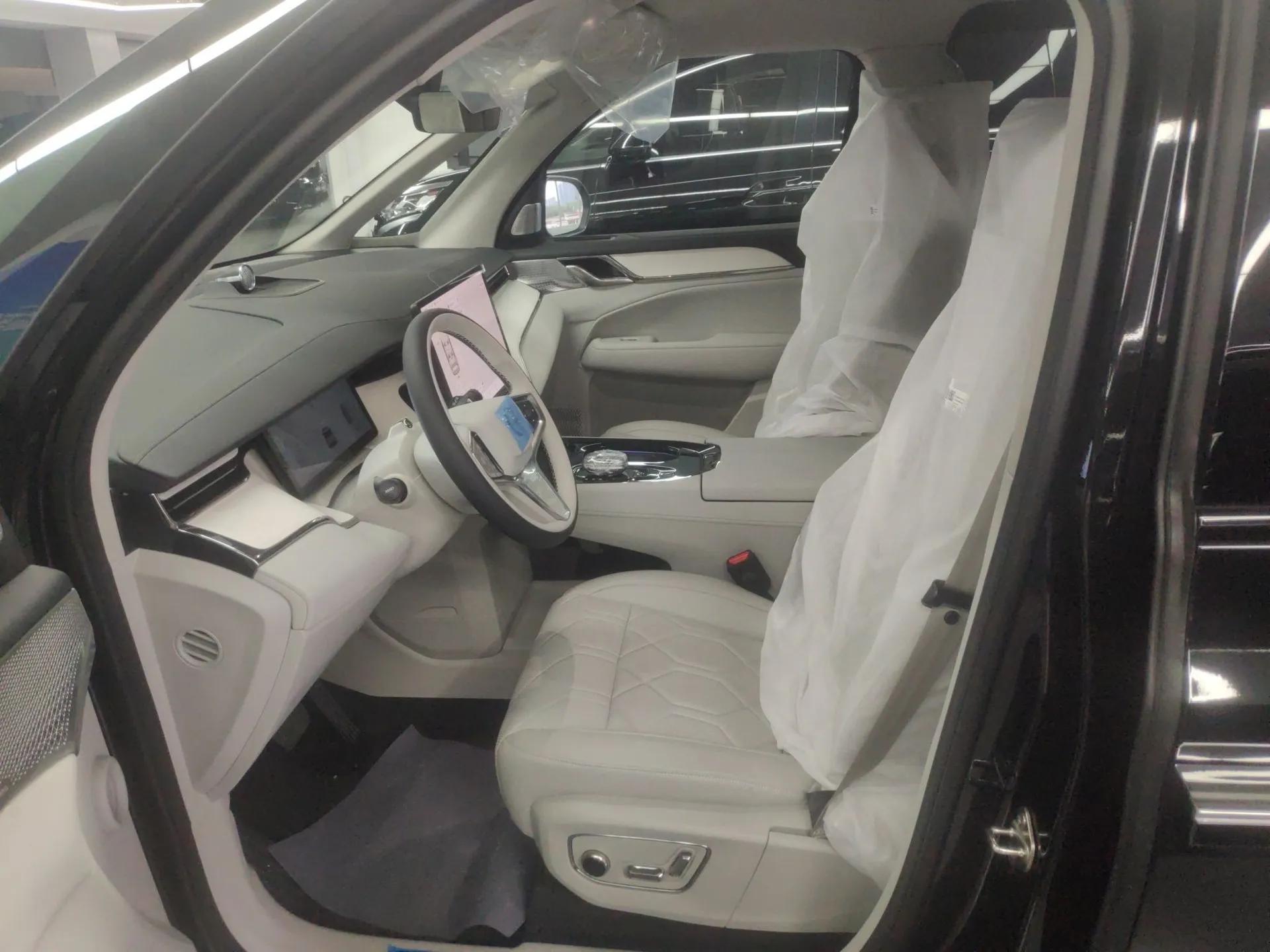 Volvo EM90 2025 Ultra Six-Seater — миниатюра 18