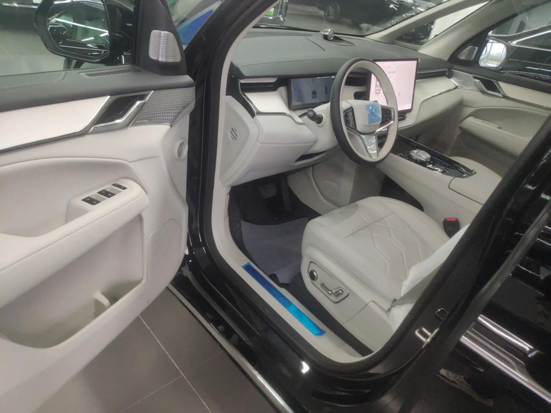 Volvo EM90 2025 Ultra Six-Seater — миниатюра 19