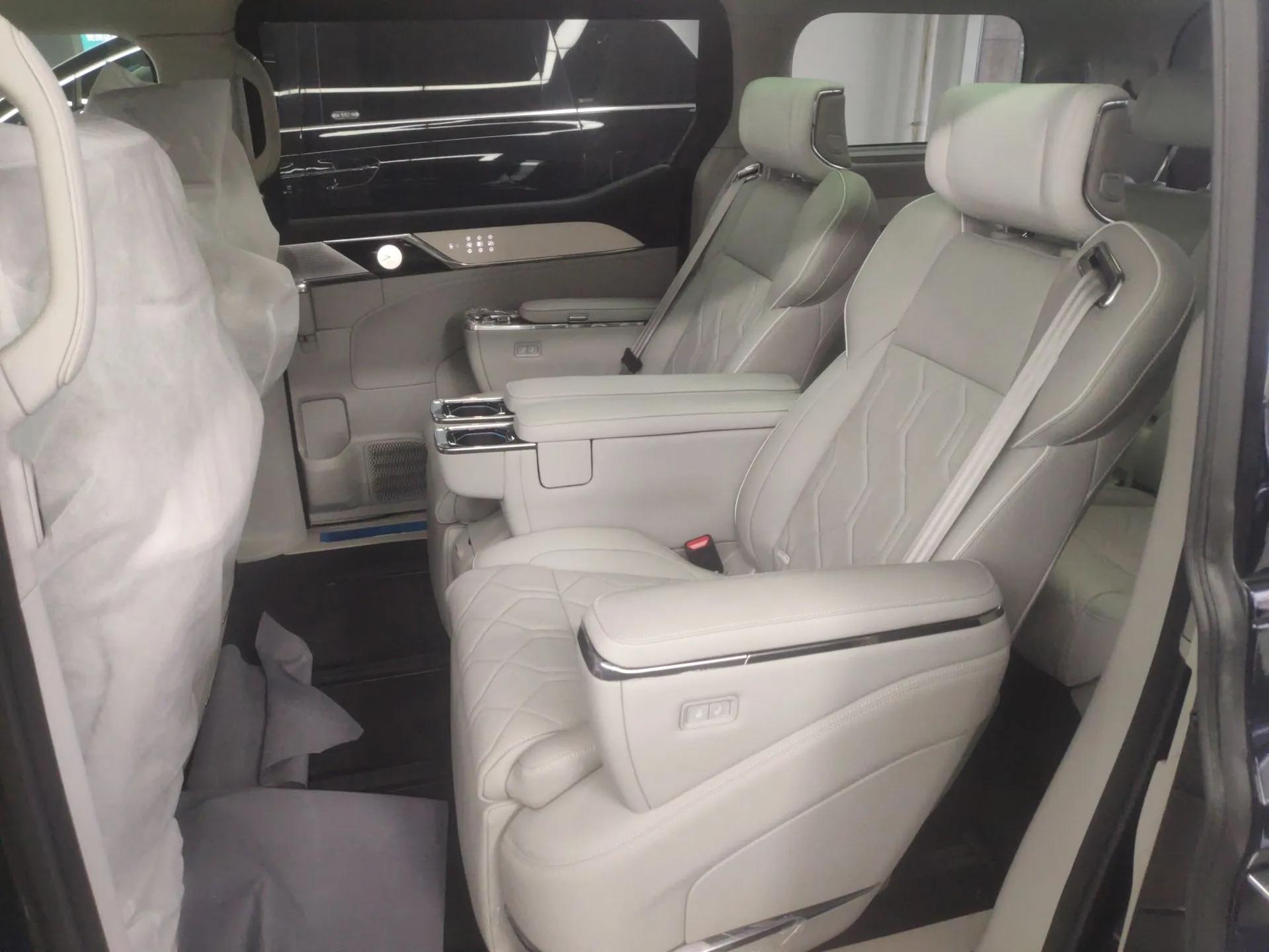 Volvo EM90 2025 Ultra Six-Seater — миниатюра 20