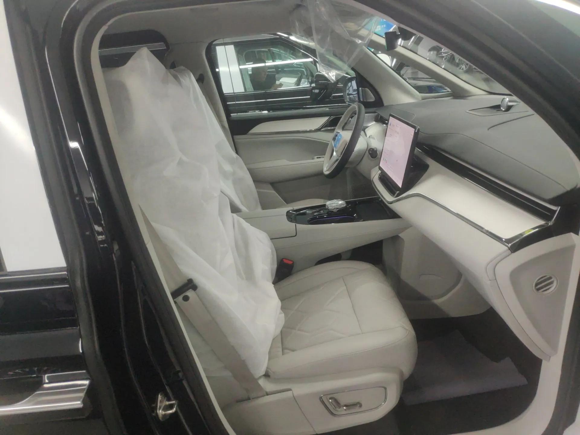 Volvo EM90 2025 Ultra Six-Seater — миниатюра 23