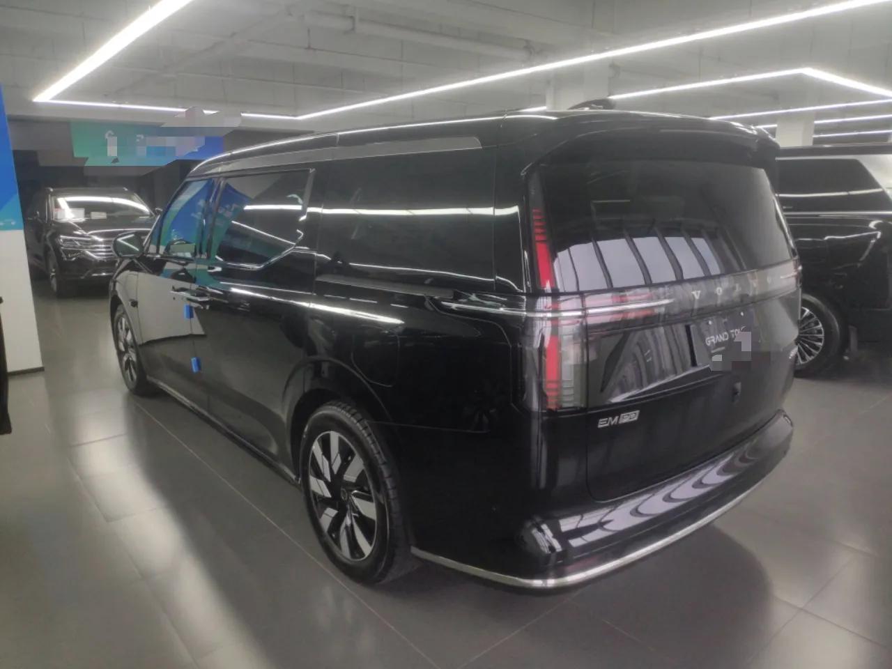 Volvo EM90 2025 Ultra Six-Seater — миниатюра 4