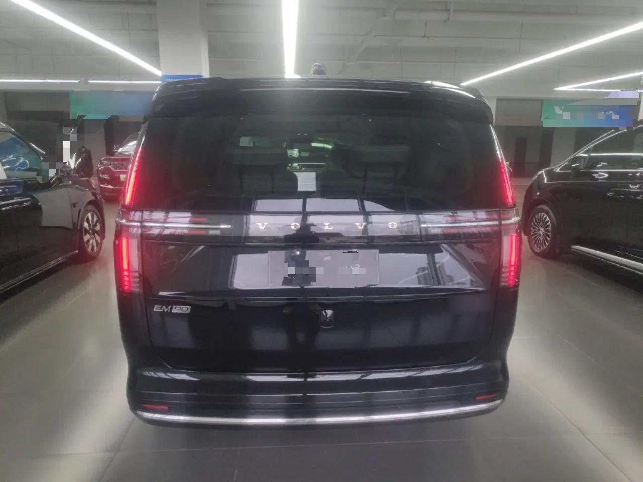 Volvo EM90 2025 Ultra Six-Seater — миниатюра 5