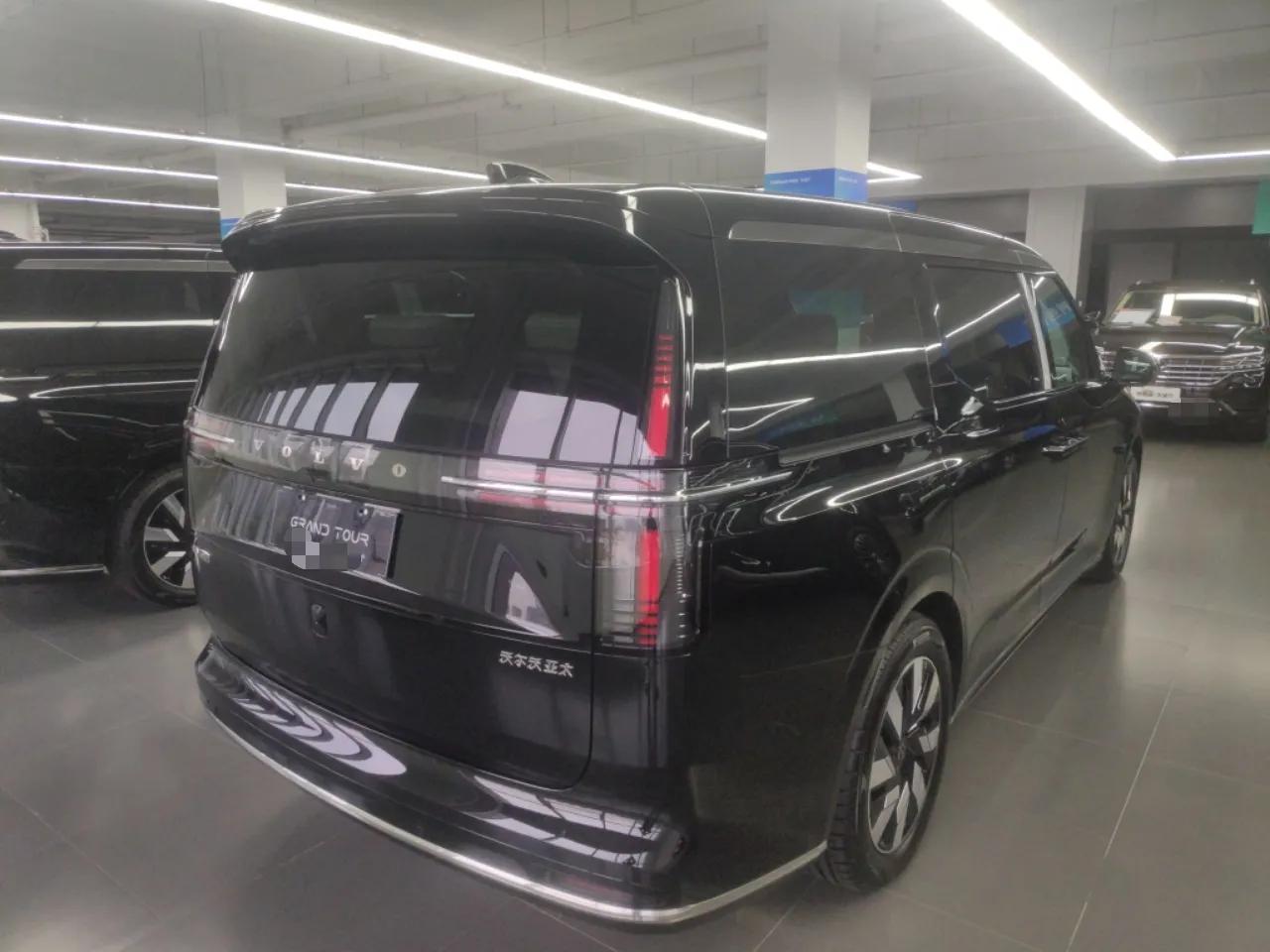 Volvo EM90 2025 Ultra Six-Seater — миниатюра 6