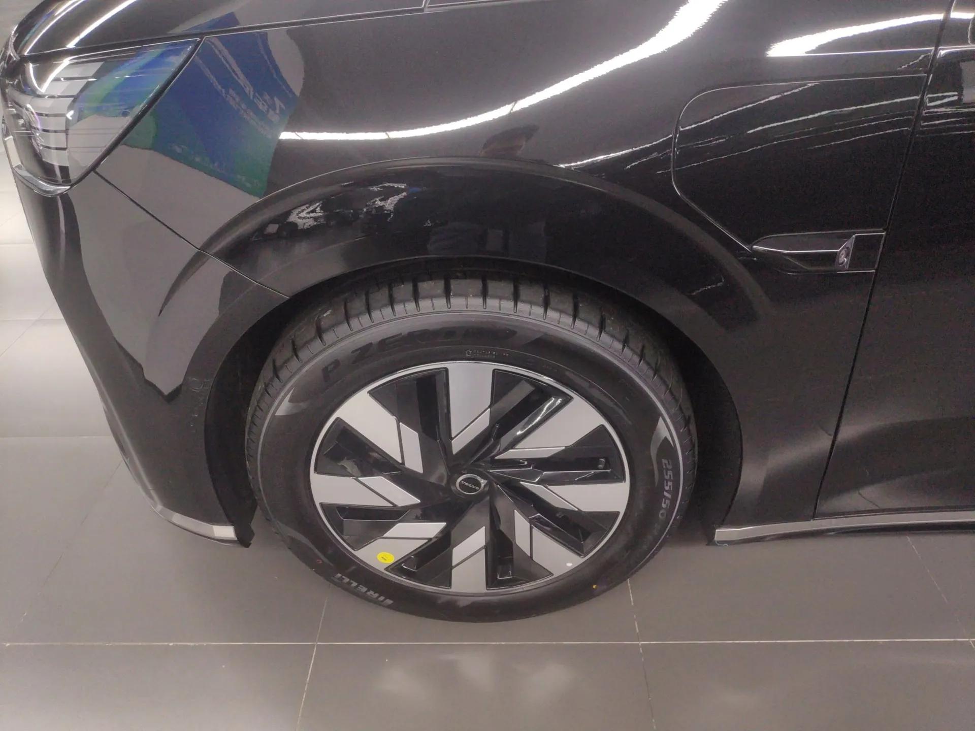 Volvo EM90 2025 Ultra Six-Seater — миниатюра 8