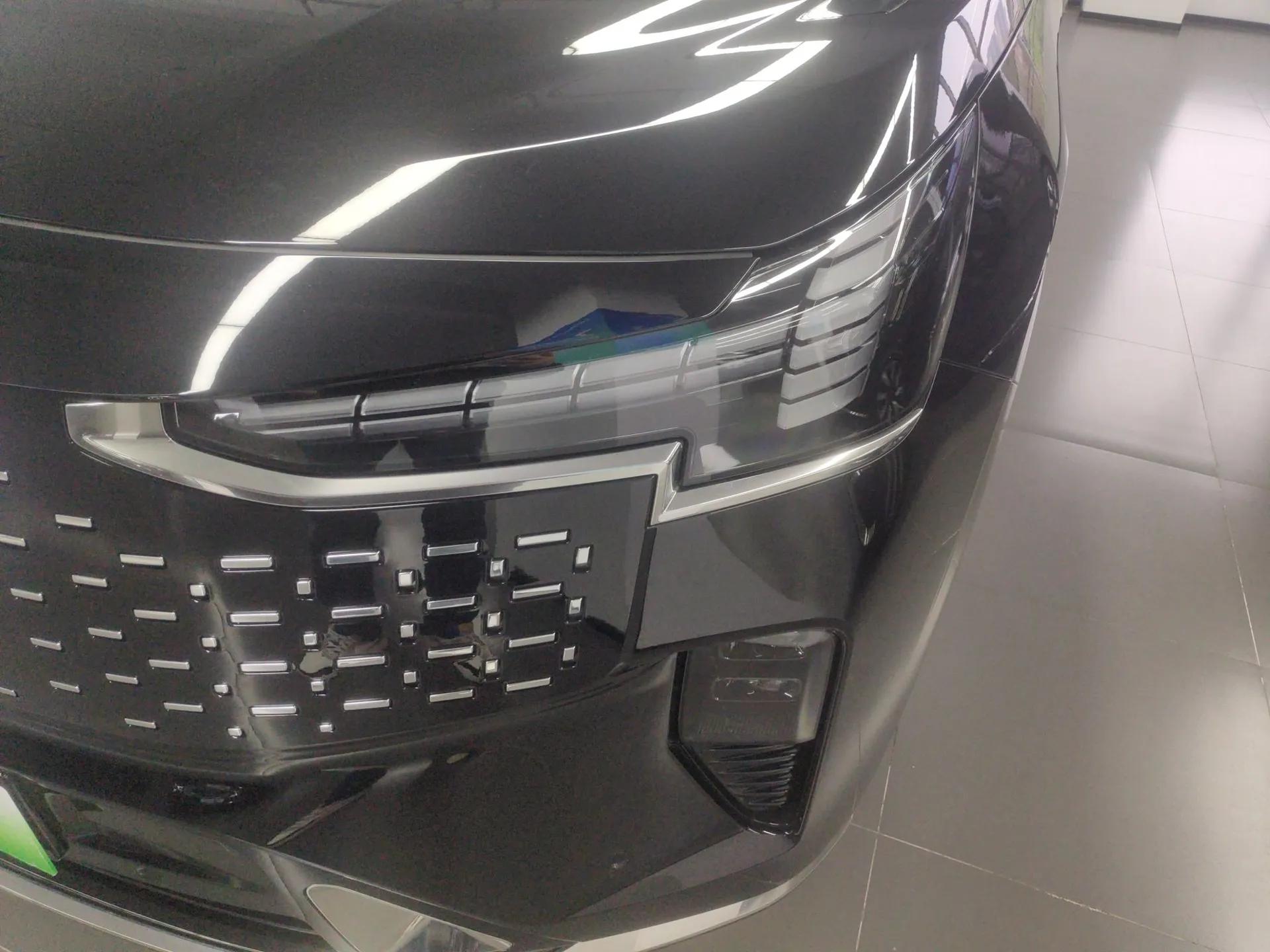 Volvo EM90 2025 Ultra Six-Seater — миниатюра 9