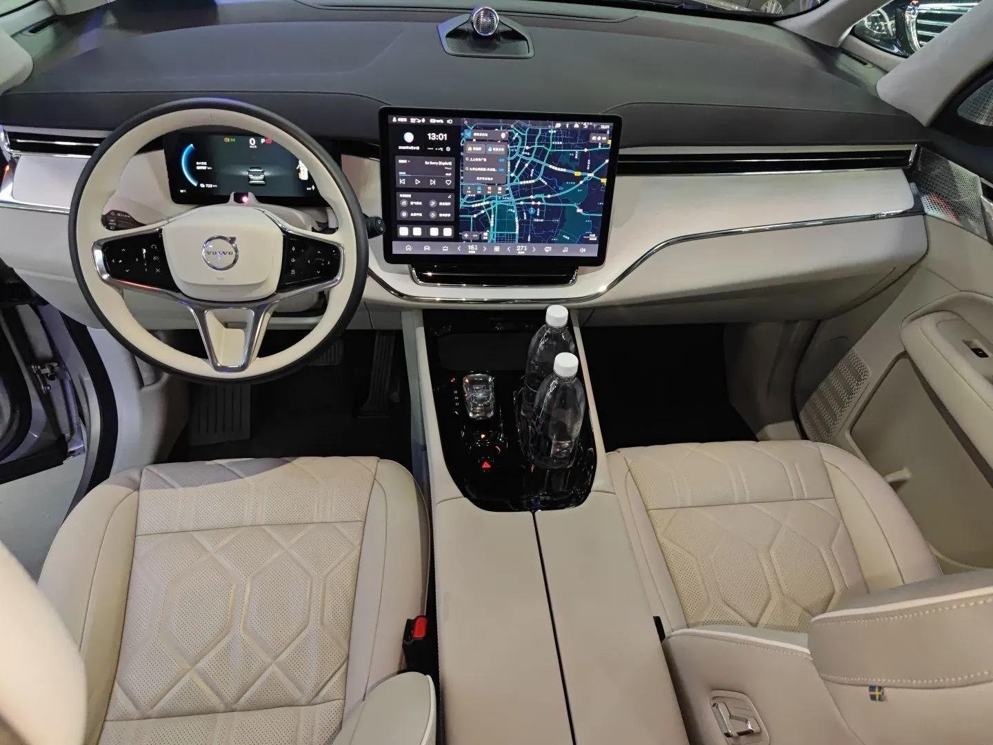 Volvo EM90 2025 Ultra Six-Seater — миниатюра 13