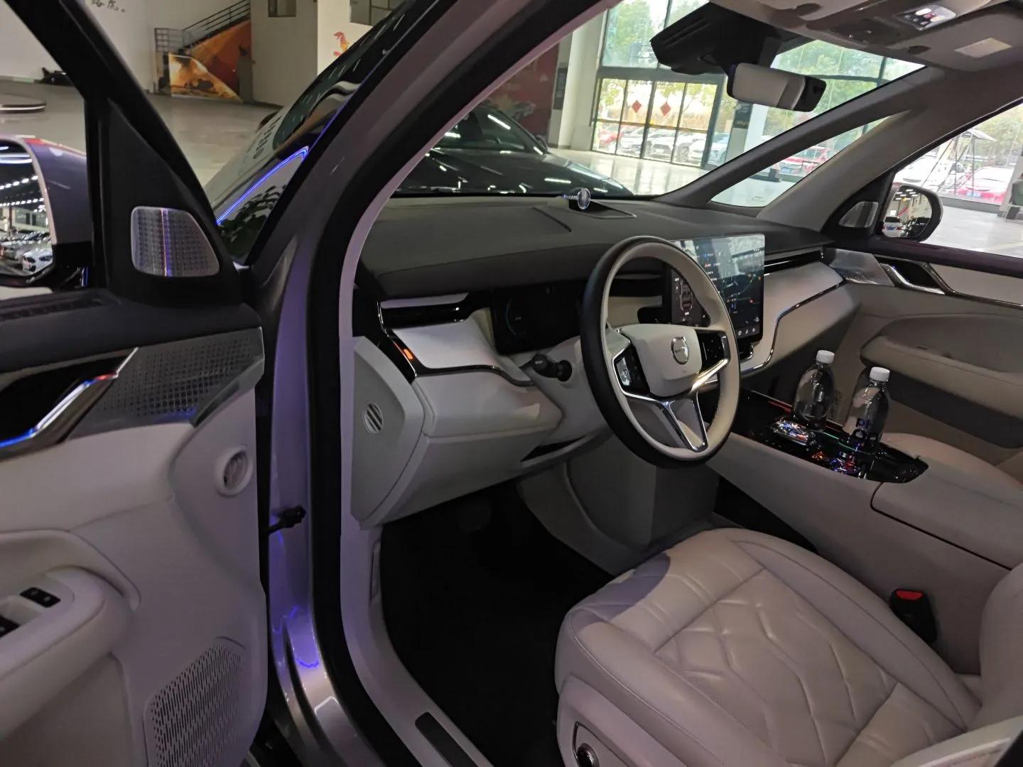 Volvo EM90 2025 Ultra Six-Seater — миниатюра 19