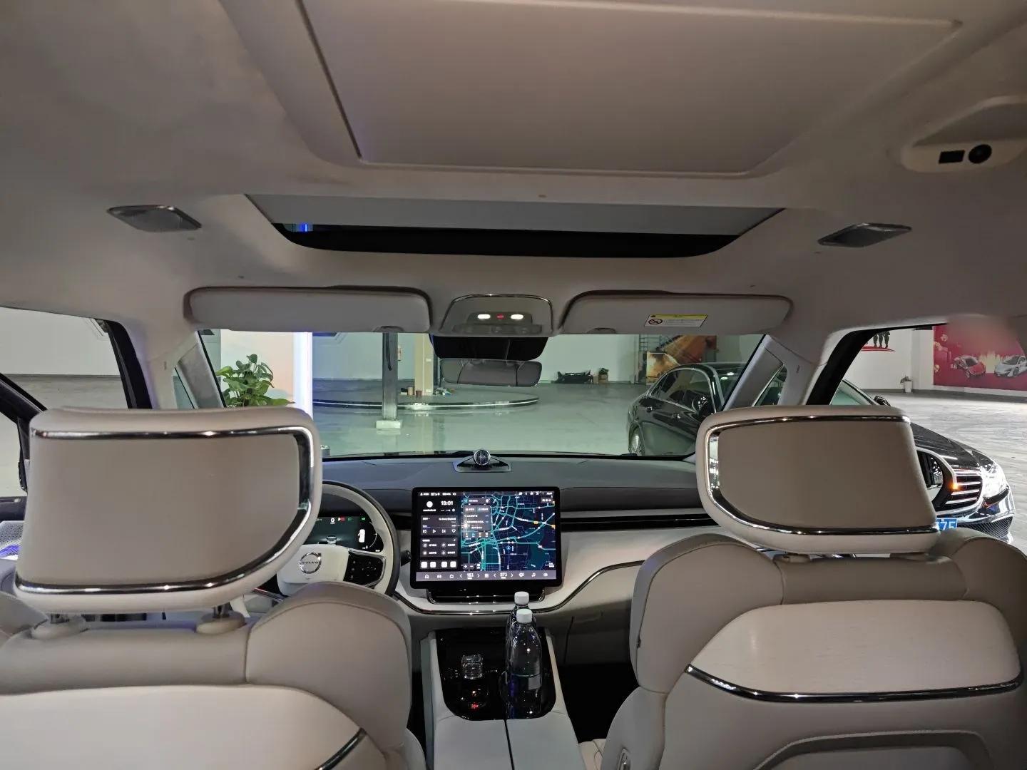 Volvo EM90 2025 Ultra Six-Seater — миниатюра 21