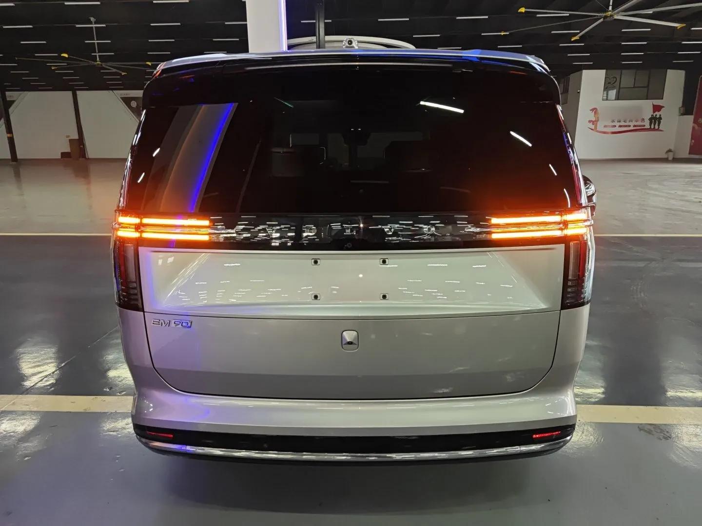 Volvo EM90 2025 Ultra Six-Seater — миниатюра 5