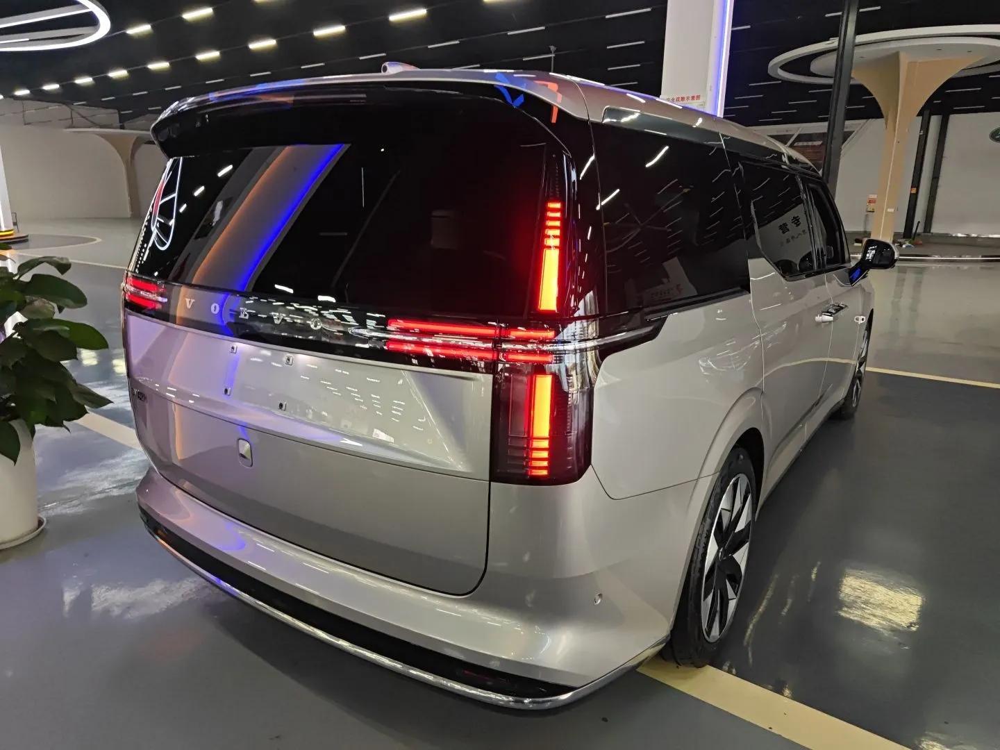 Volvo EM90 2025 Ultra Six-Seater — миниатюра 6