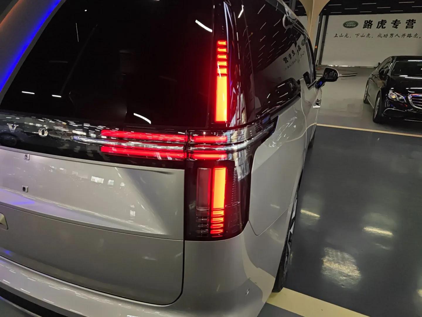 Volvo EM90 2025 Ultra Six-Seater — миниатюра 7