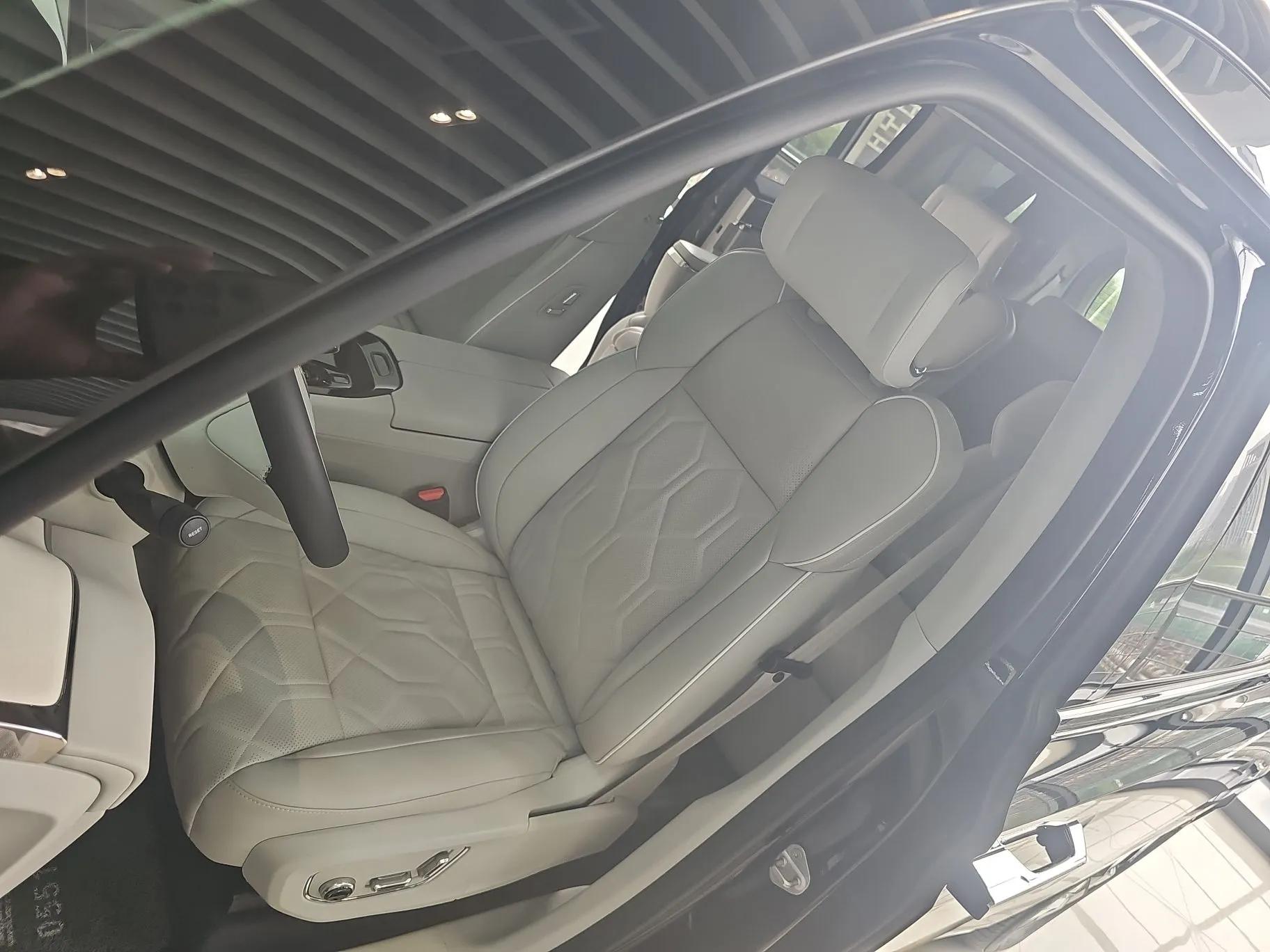 Volvo EM90 2025 Ultra Six-Seater — миниатюра 17