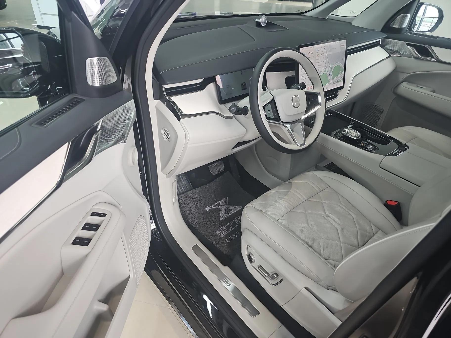 Volvo EM90 2025 Ultra Six-Seater — миниатюра 18