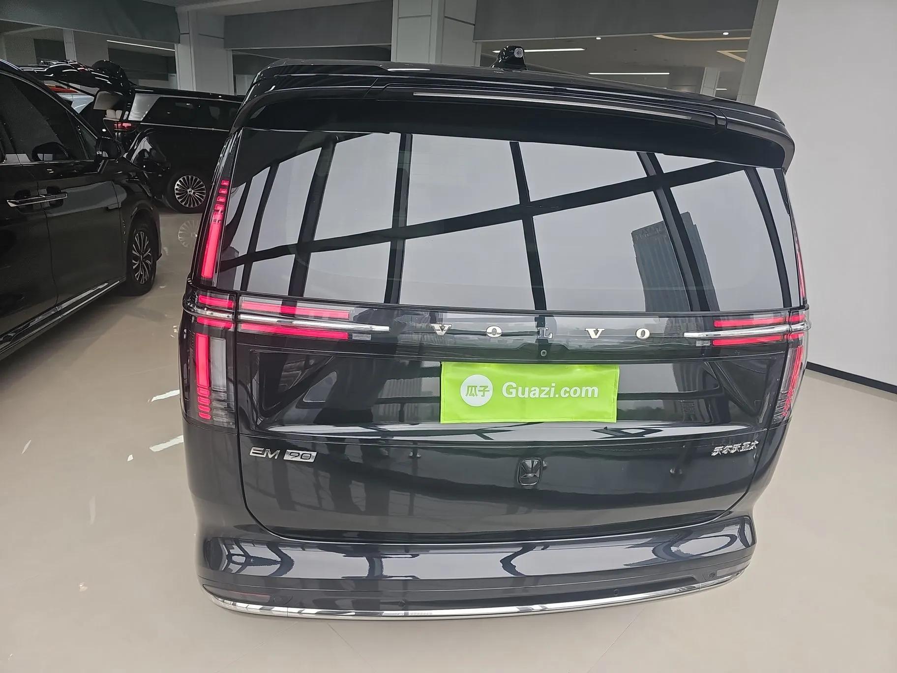 Volvo EM90 2025 Ultra Six-Seater — миниатюра 3
