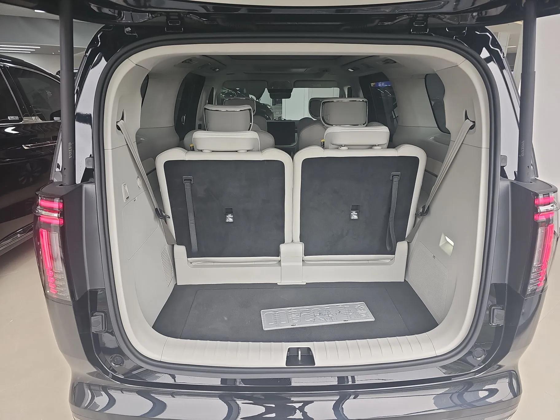 Volvo EM90 2025 Ultra Six-Seater — миниатюра 21