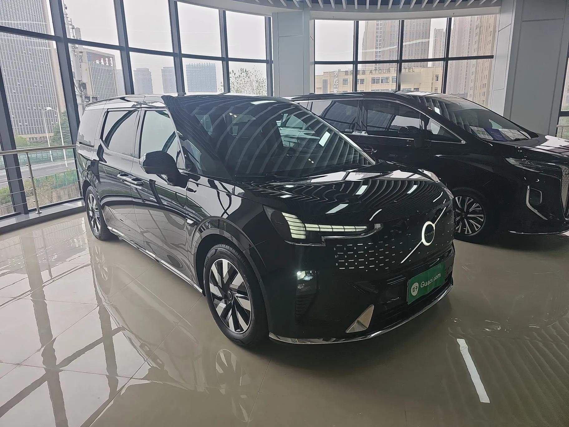 Volvo EM90 2025 Ultra Six-Seater — миниатюра 6