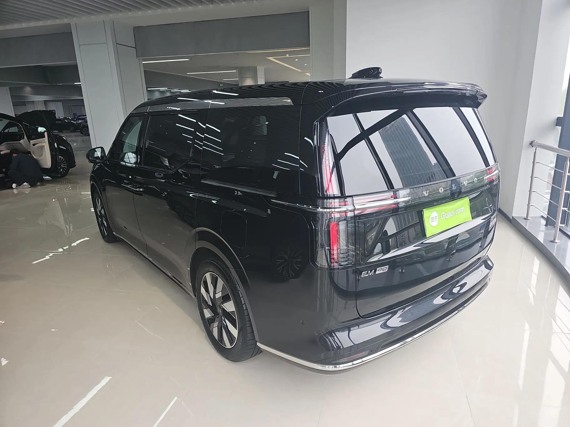 Volvo EM90 2025 Ultra Six-Seater — миниатюра 7