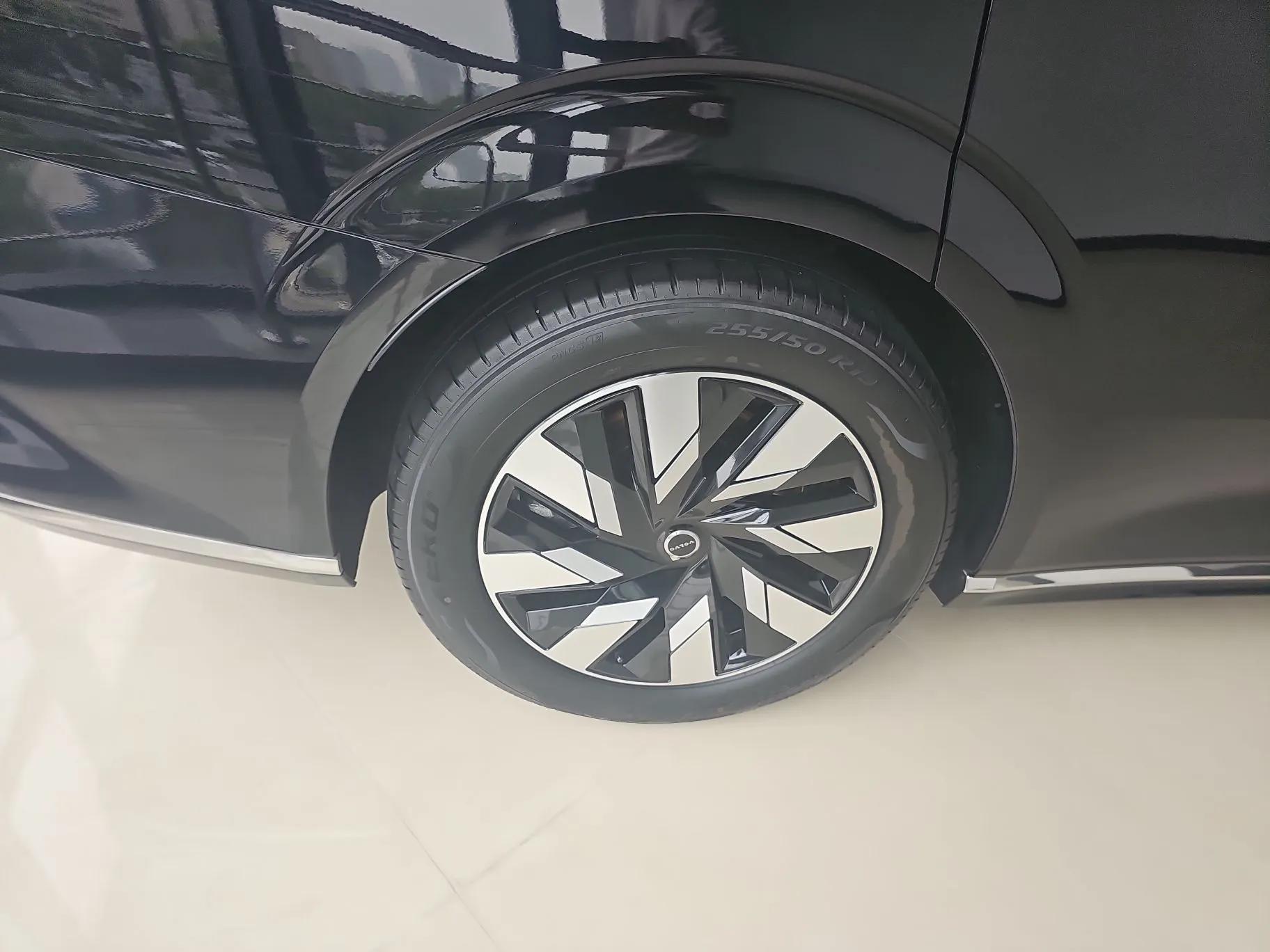 Volvo EM90 2025 Ultra Six-Seater — миниатюра 10