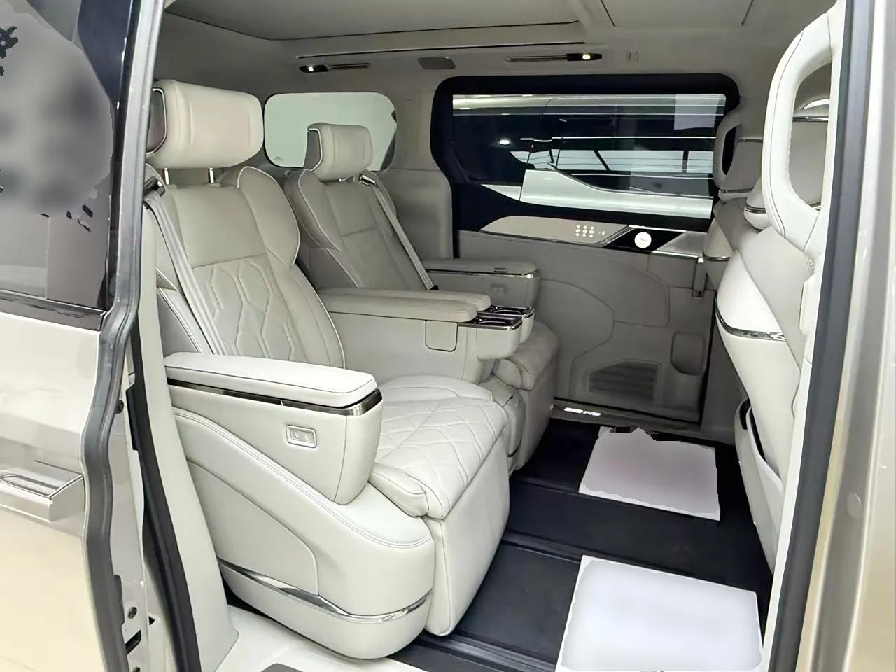 Volvo EM90 2025 Ultra Six-Seater — миниатюра 20