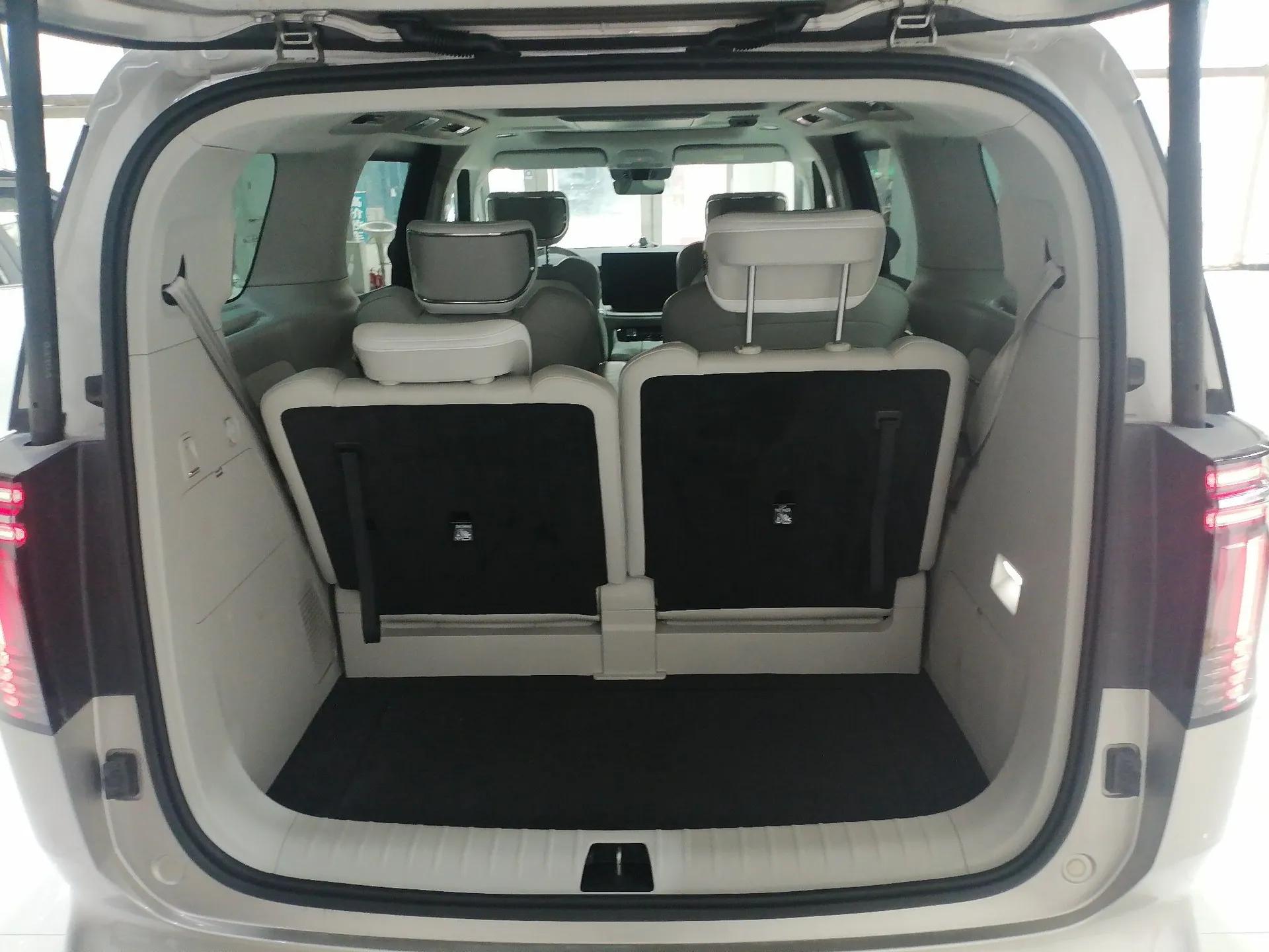 Volvo EM90 2025 Ultra Six-Seater — миниатюра 22