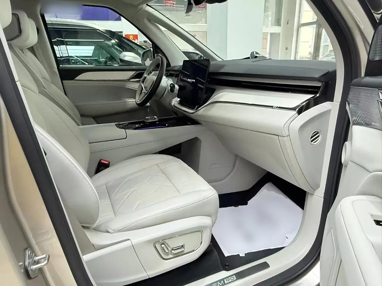 Volvo EM90 2025 Ultra Six-Seater — миниатюра 23