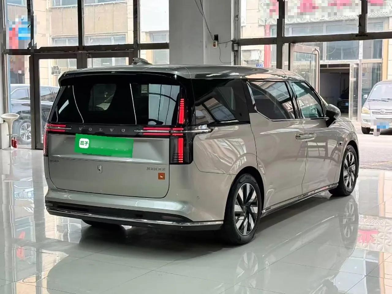 Volvo EM90 2025 Ultra Six-Seater — миниатюра 6