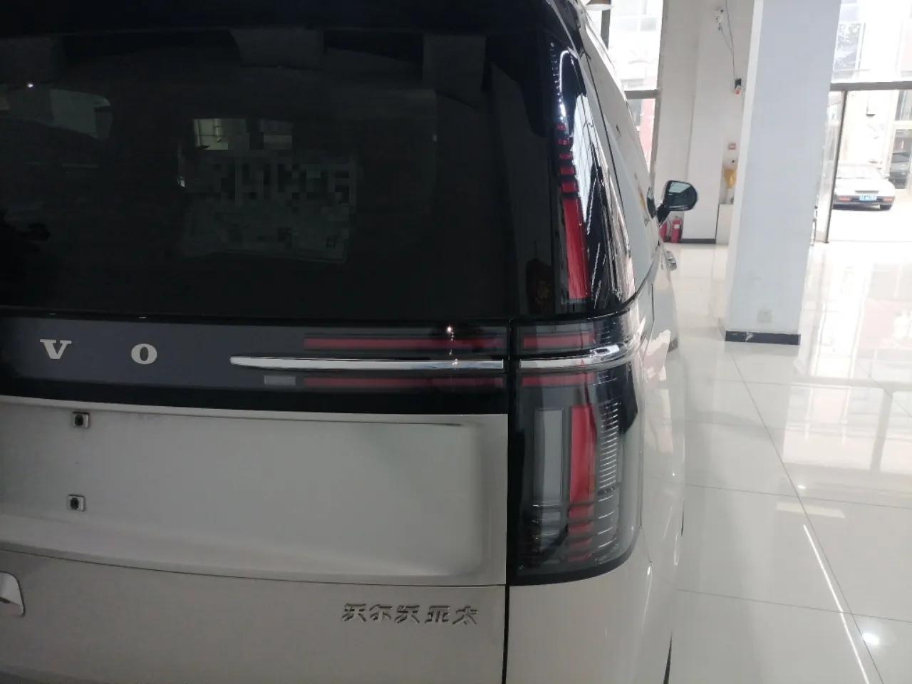 Volvo EM90 2025 Ultra Six-Seater — миниатюра 7