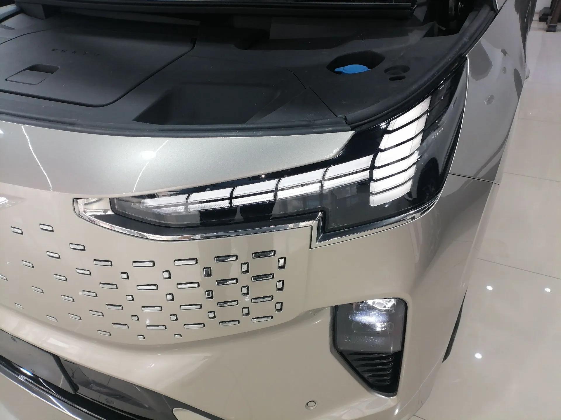 Volvo EM90 2025 Ultra Six-Seater — миниатюра 9