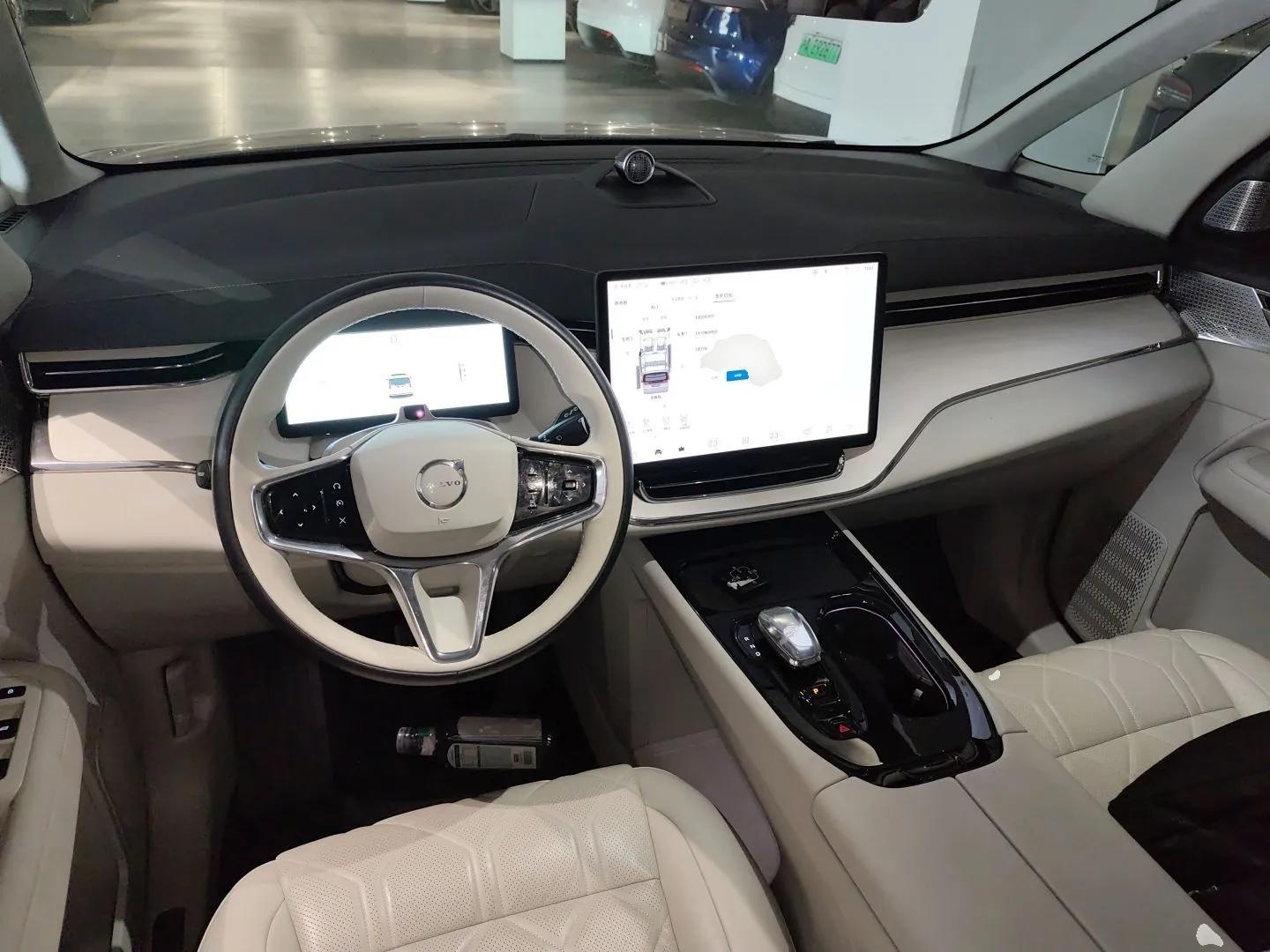 Volvo EM90 2025 Ultra Six-Seater — миниатюра 13