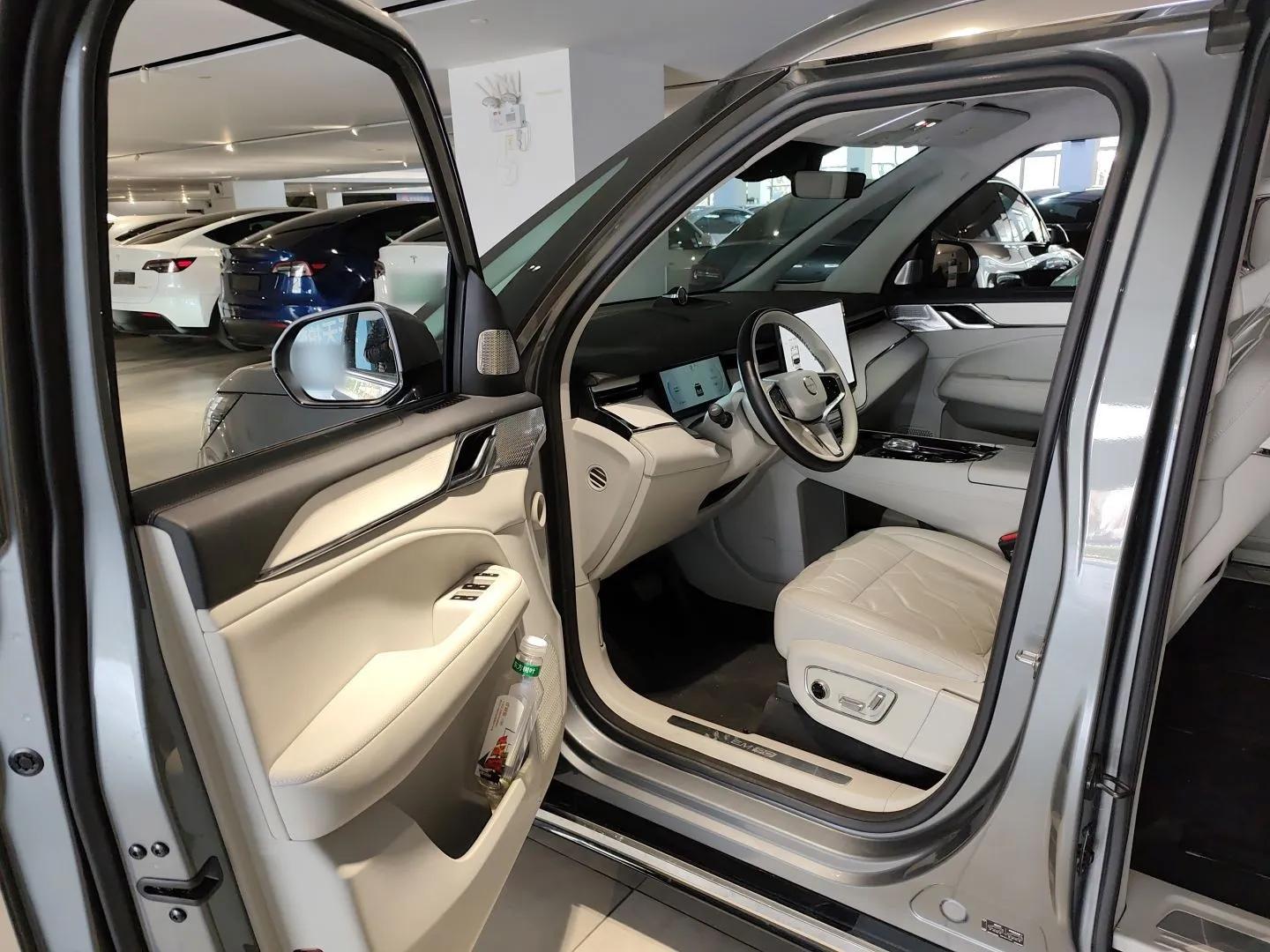 Volvo EM90 2025 Ultra Six-Seater — миниатюра 19