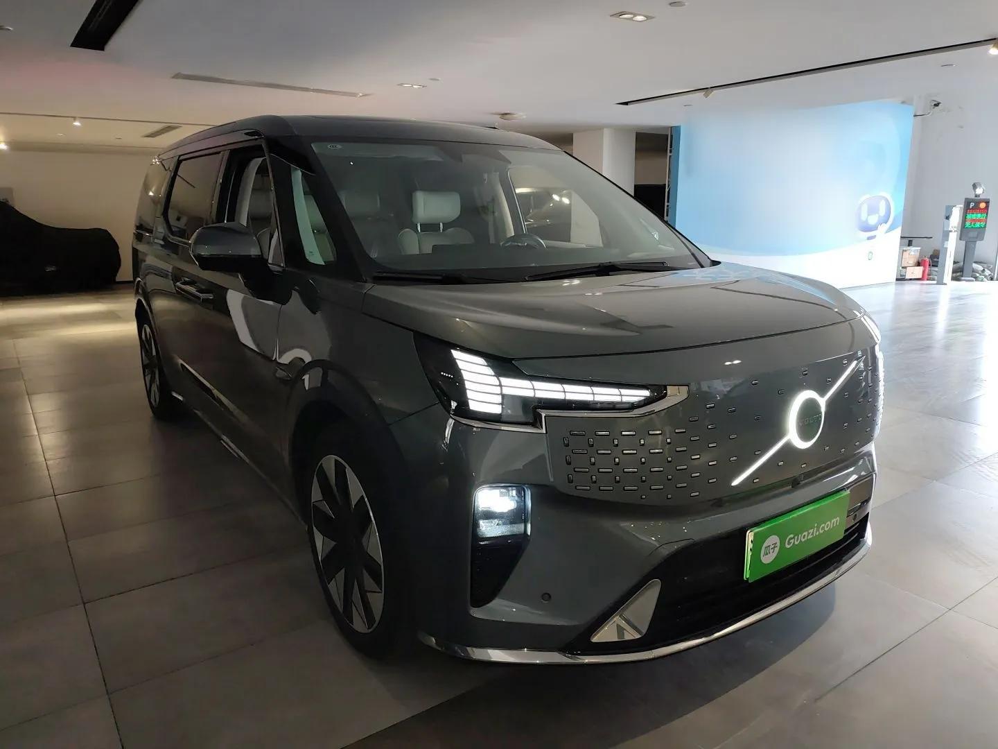Volvo EM90 2025 Ultra Six-Seater — миниатюра 3