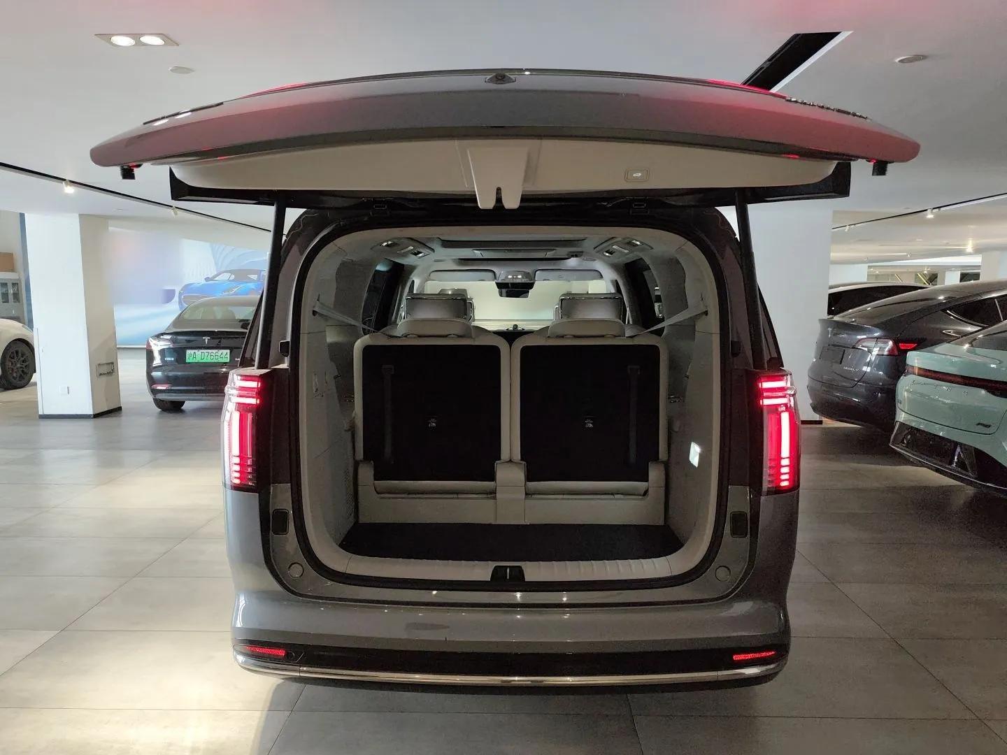 Volvo EM90 2025 Ultra Six-Seater — миниатюра 22