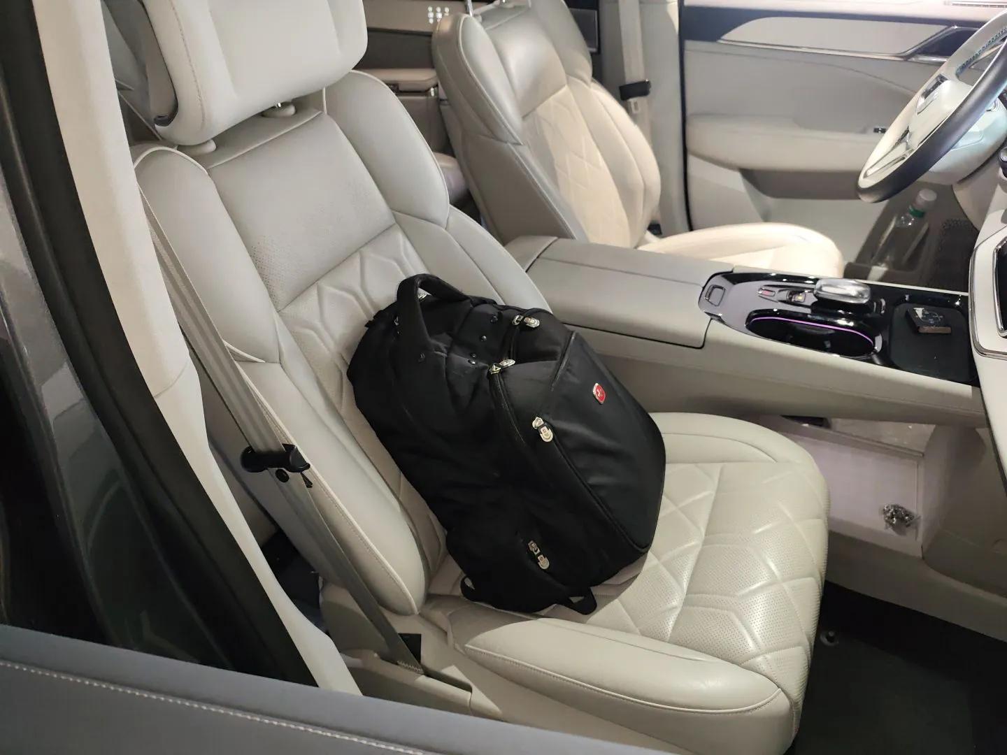 Volvo EM90 2025 Ultra Six-Seater — миниатюра 23