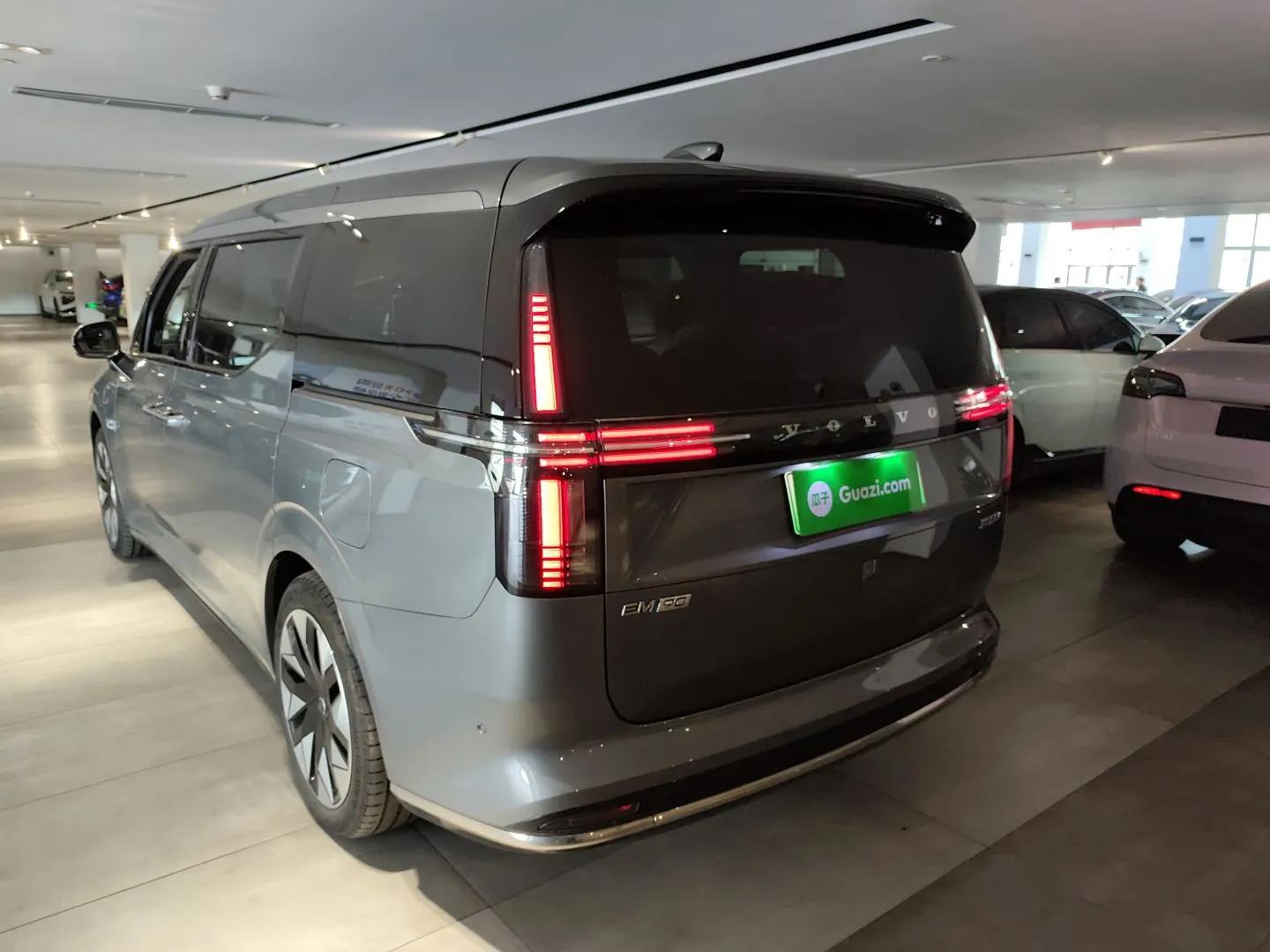Volvo EM90 2025 Ultra Six-Seater — миниатюра 4