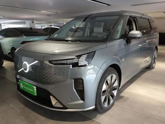 Volvo EM90 2025 Ultra Six-Seater