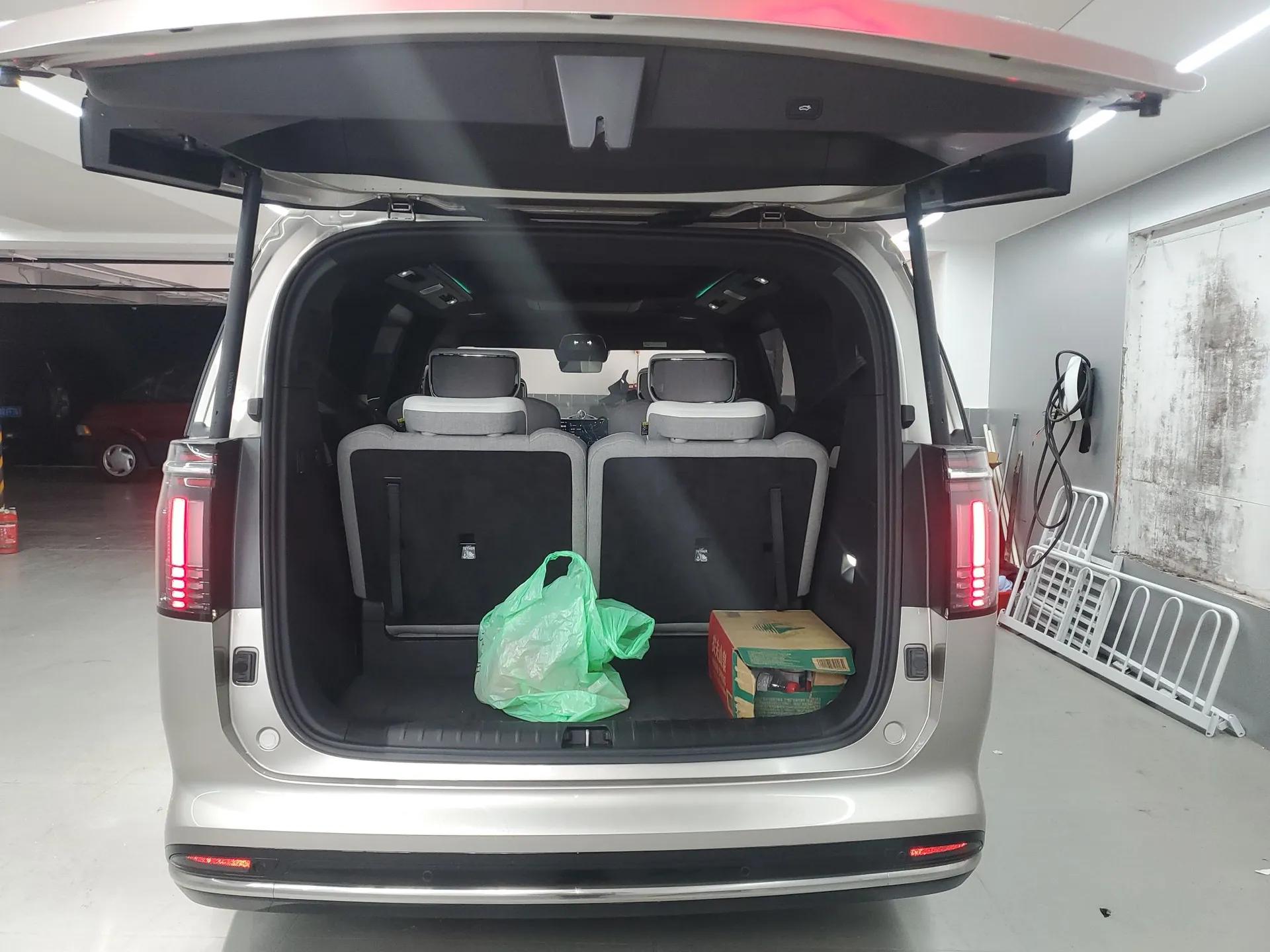 Volvo EM90 2025 Ultra Six-Seater — миниатюра 21