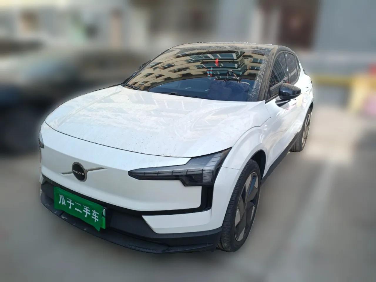 Volvo EX30 2025 Rear-Drive Long-Range Plus Model — миниатюра 1