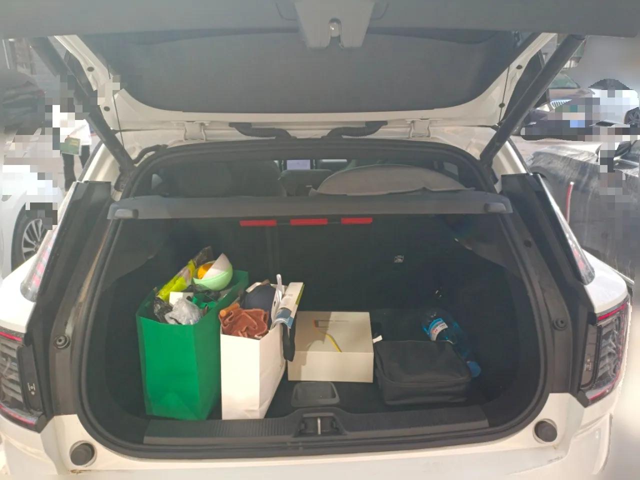 Volvo EX30 2025 Rear-Drive Long-Range Plus Model — миниатюра 20