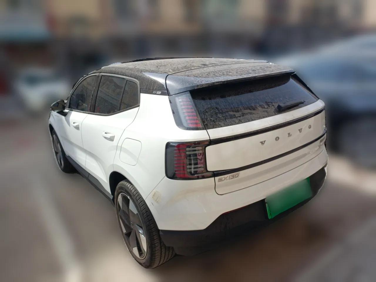 Volvo EX30 2025 Rear-Drive Long-Range Plus Model — миниатюра 4
