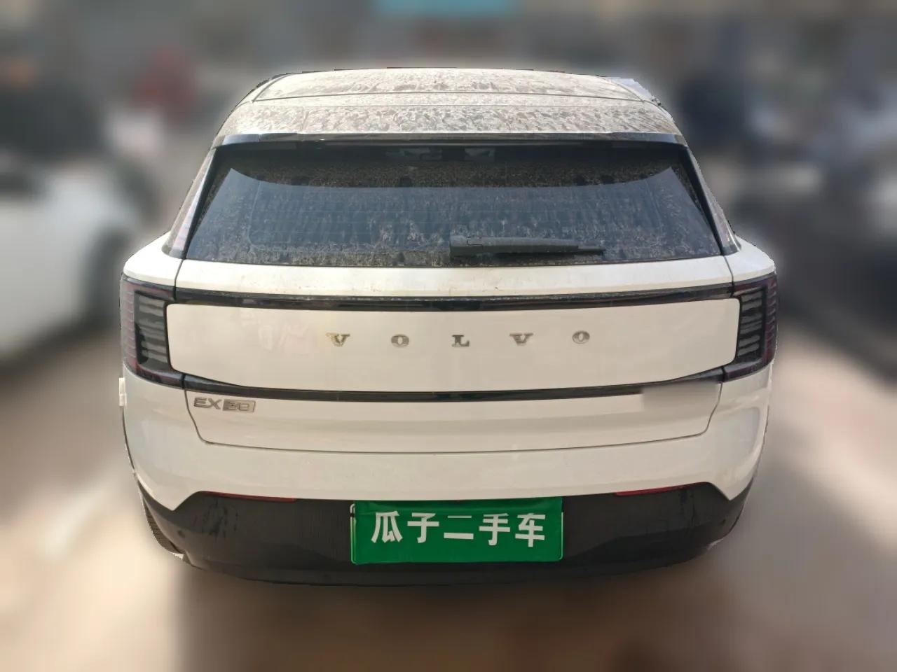 Volvo EX30 2025 Rear-Drive Long-Range Plus Model — миниатюра 5