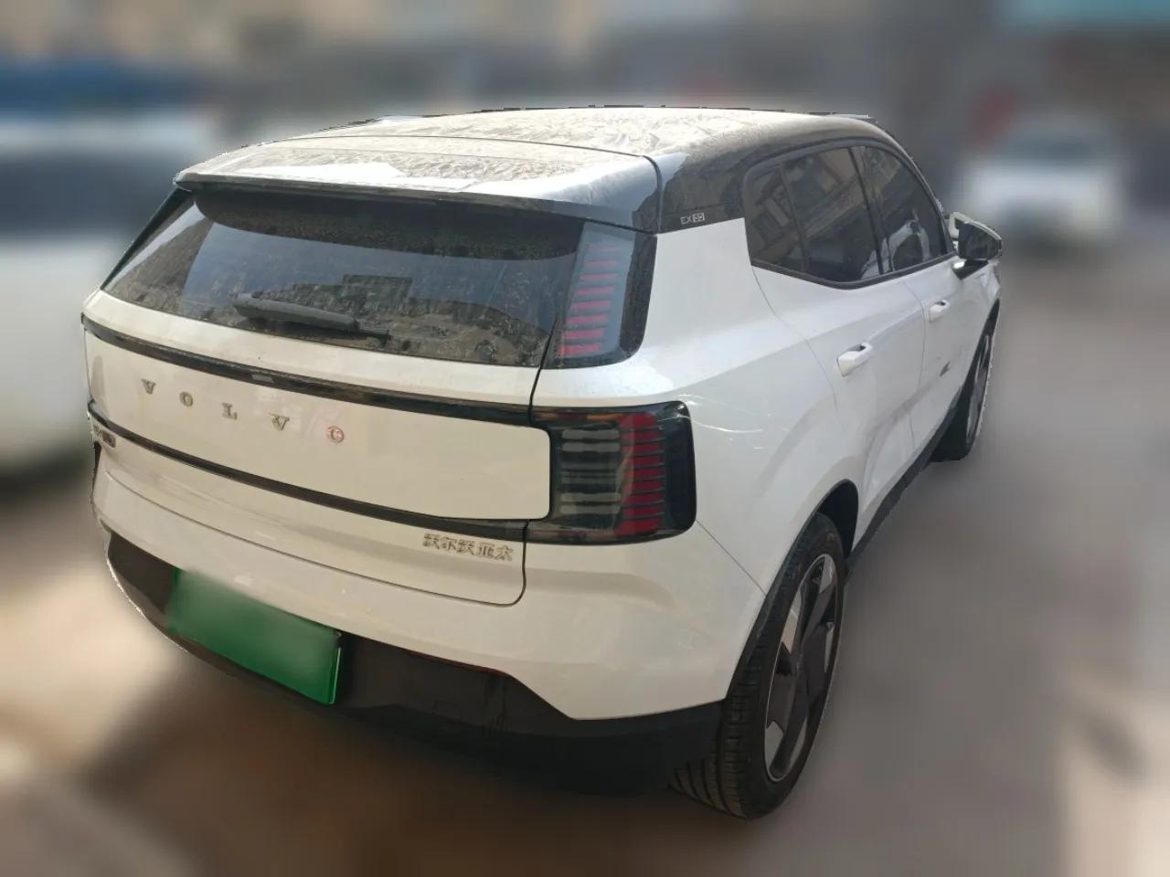 Volvo EX30 2025 Rear-Drive Long-Range Plus Model — миниатюра 6
