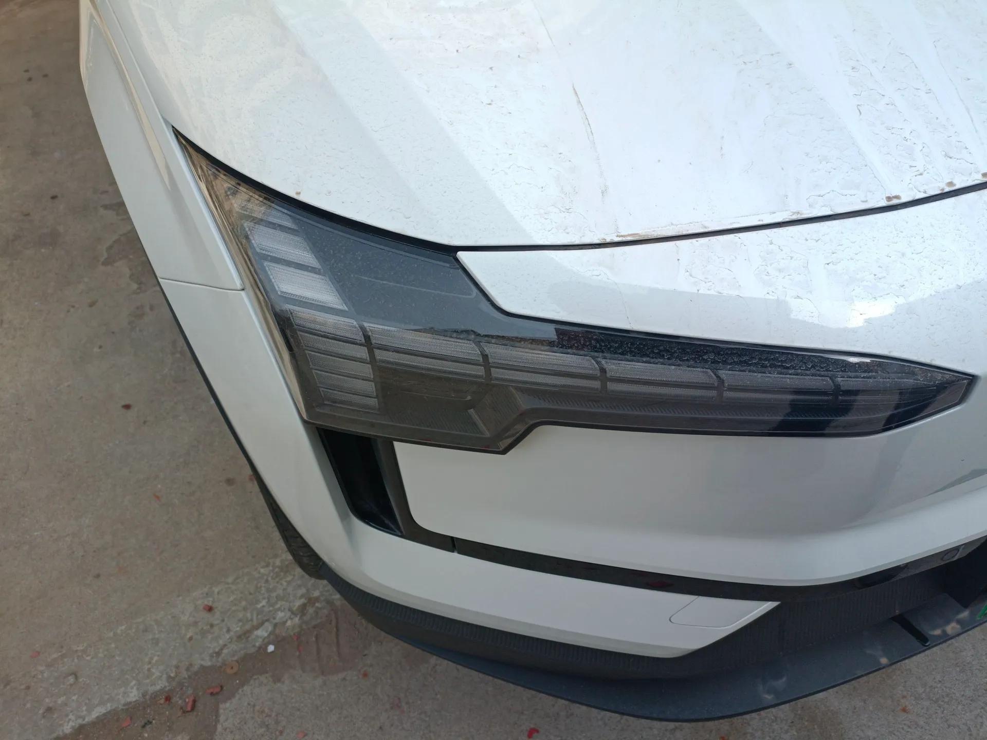 Volvo EX30 2025 Rear-Drive Long-Range Plus Model — миниатюра 7